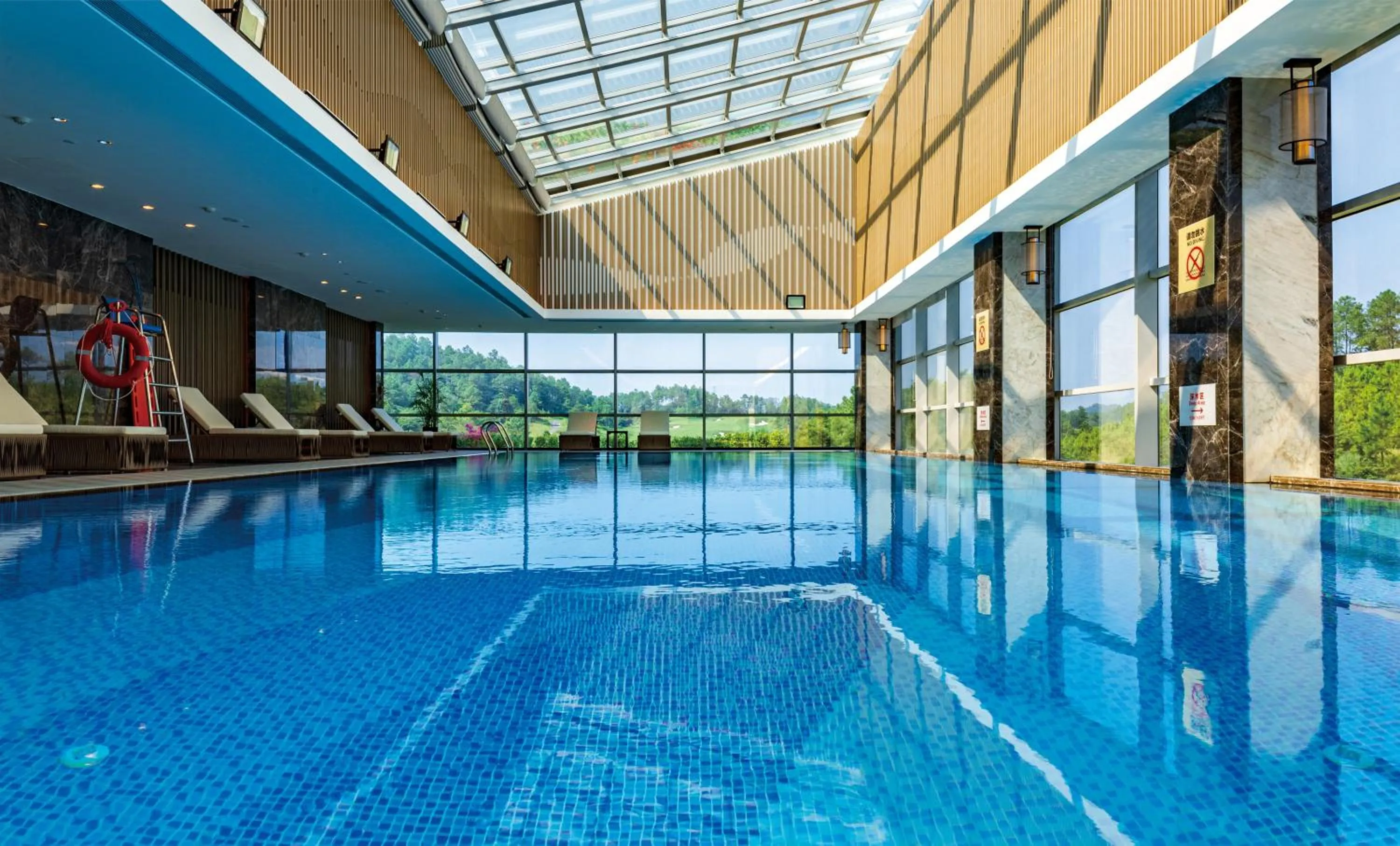 Swimming pool in Wanda Realm Heshan
