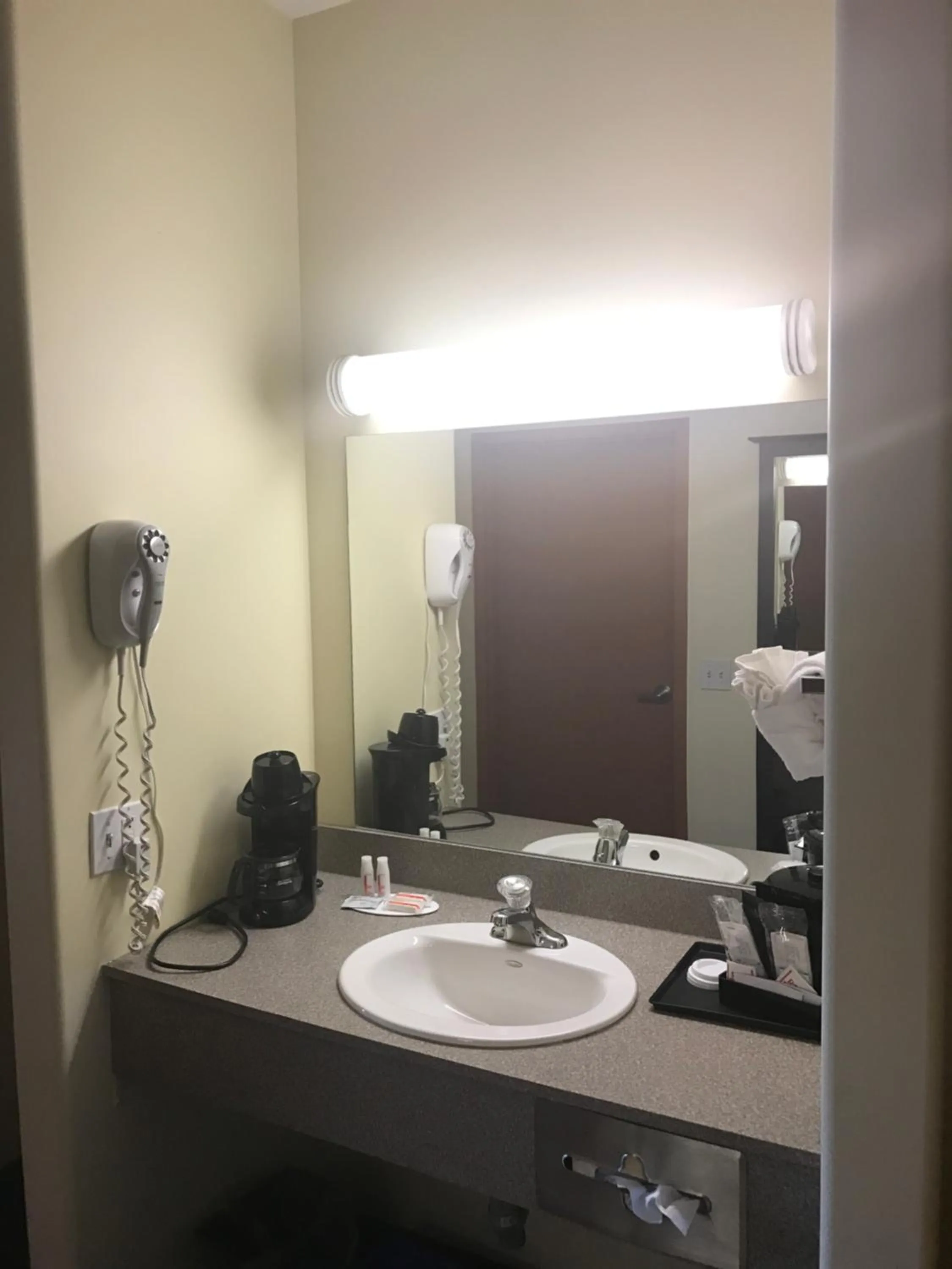 Bathroom in Super 8 by Wyndham Barrie South