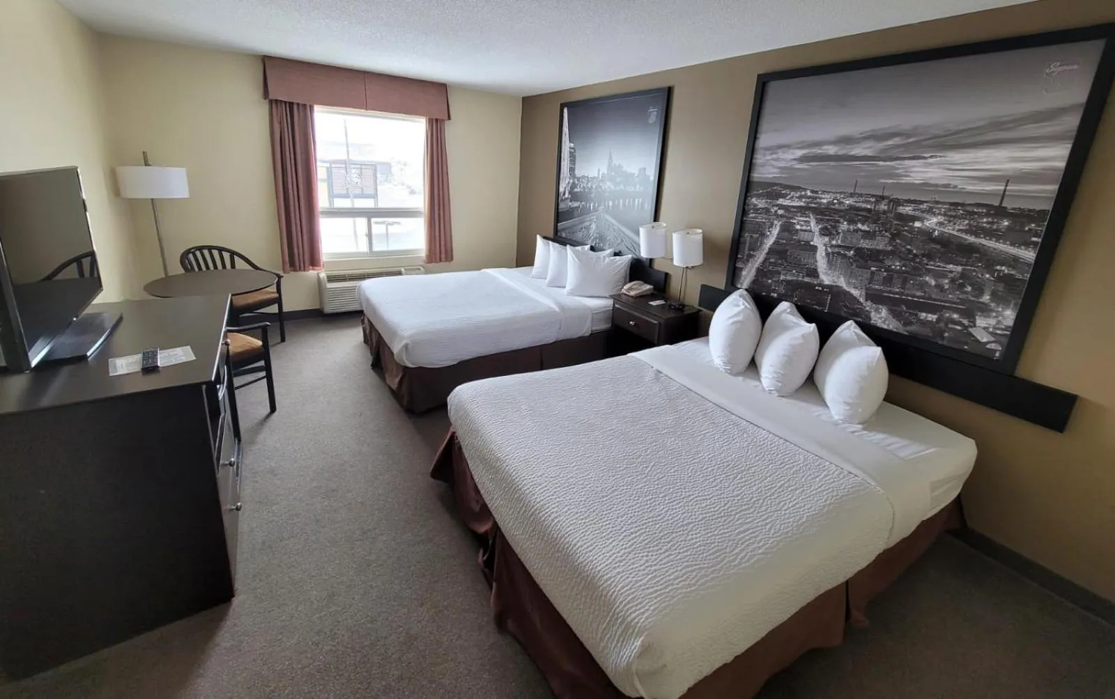 hair dresser, Bed in Super 8 by Wyndham Barrie South