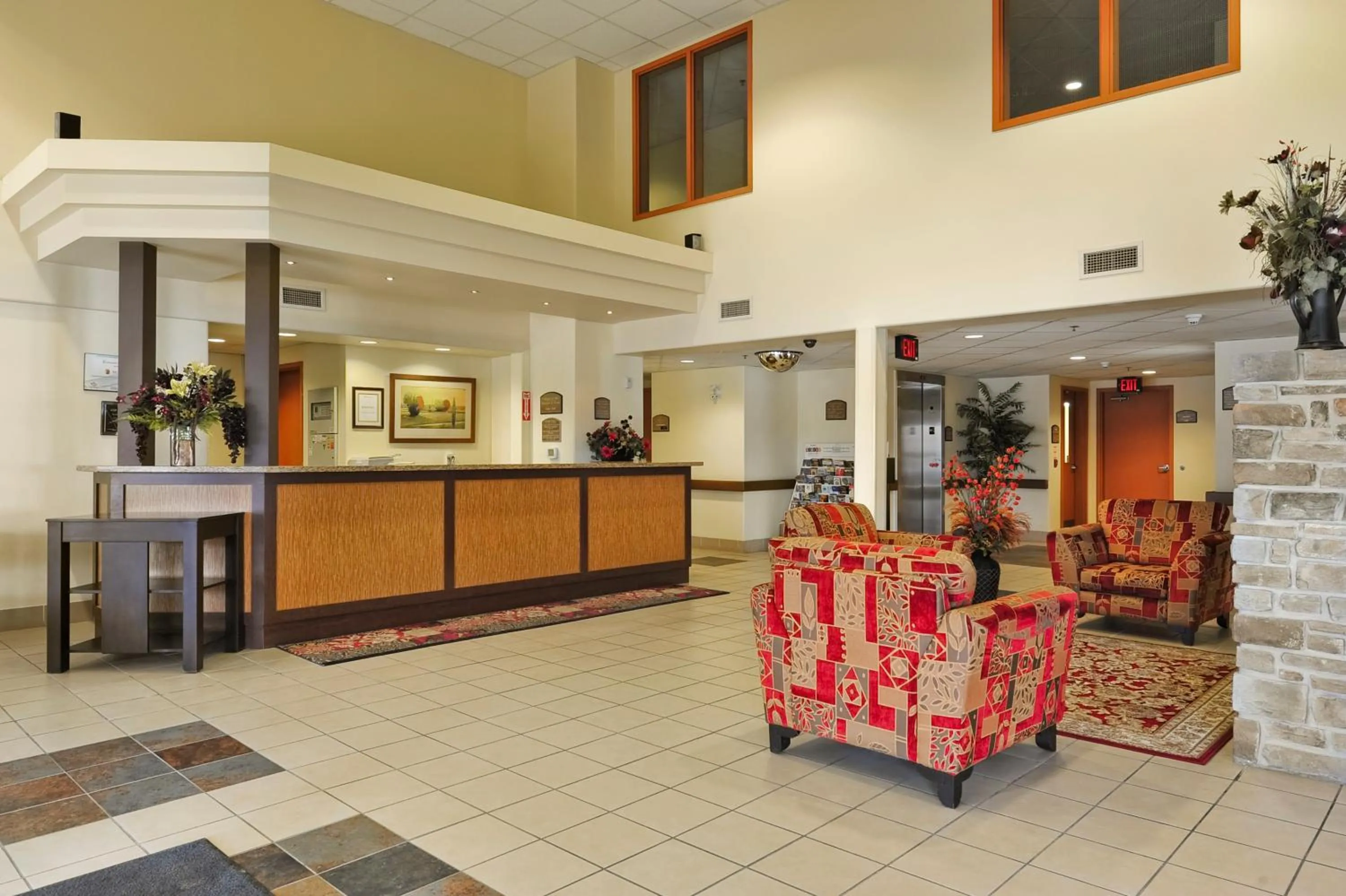 Lobby or reception in Super 8 by Wyndham Barrie South
