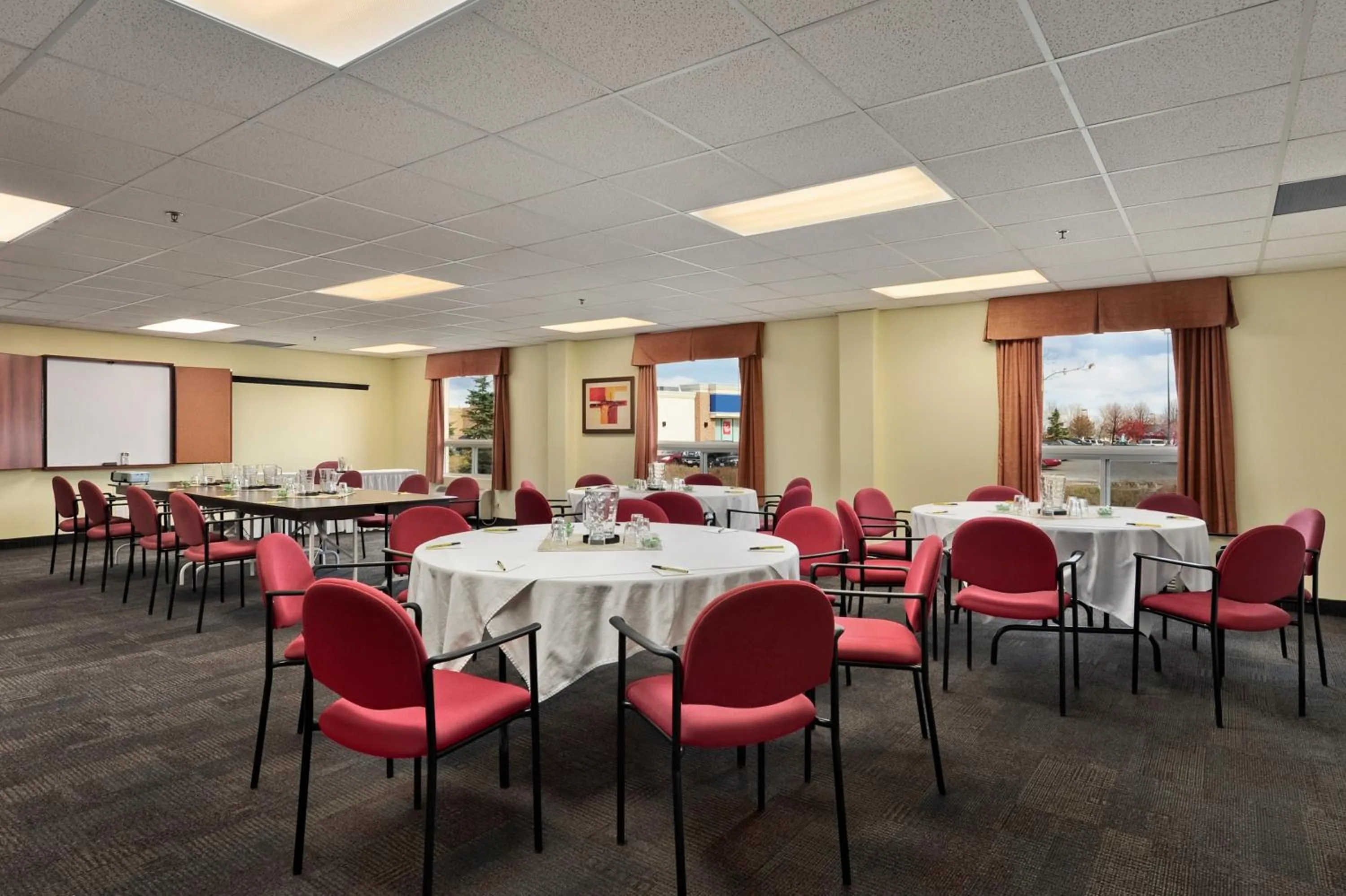 Meeting/conference room in Super 8 by Wyndham Barrie South