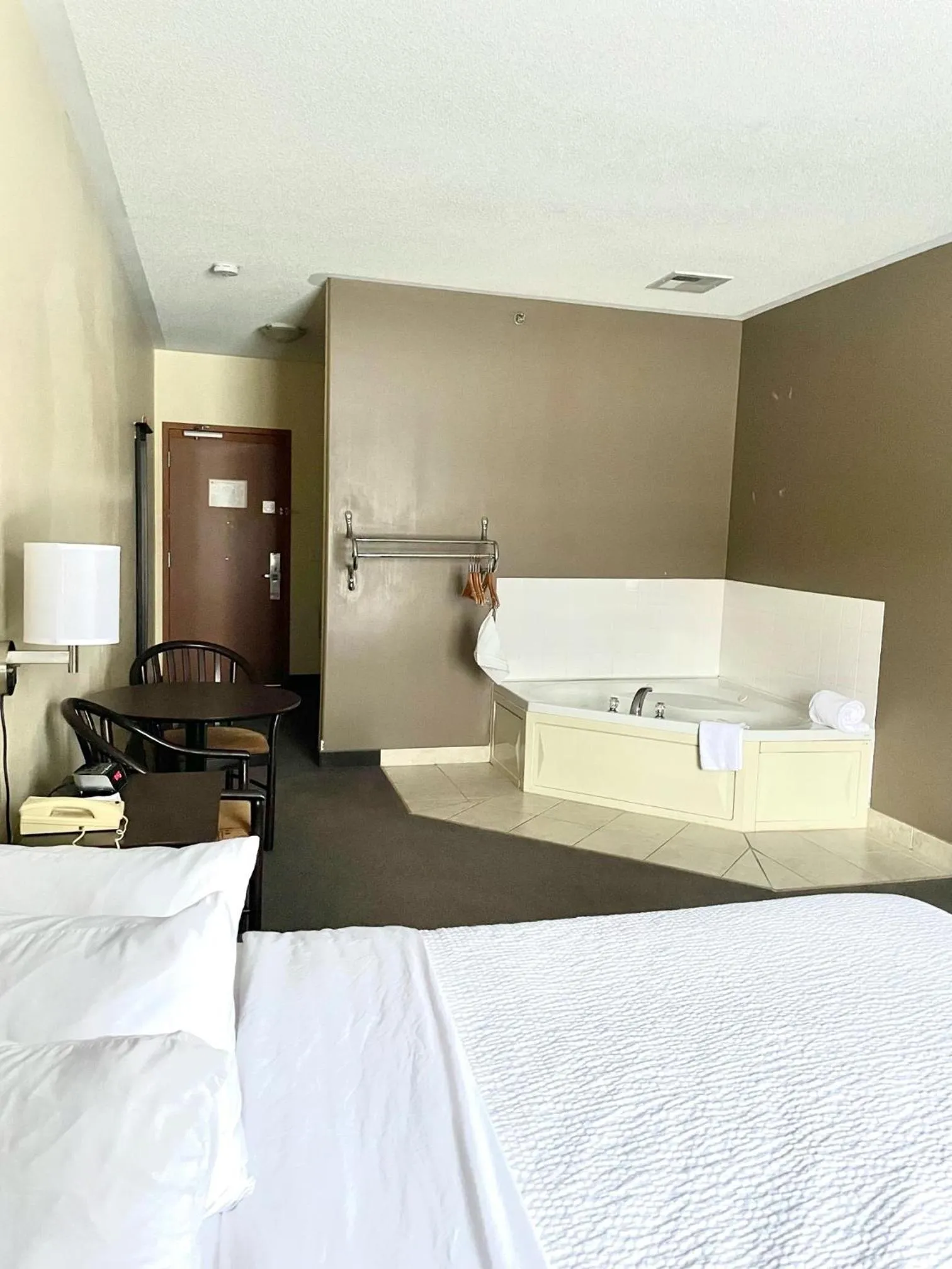 Bed in Super 8 by Wyndham Barrie South