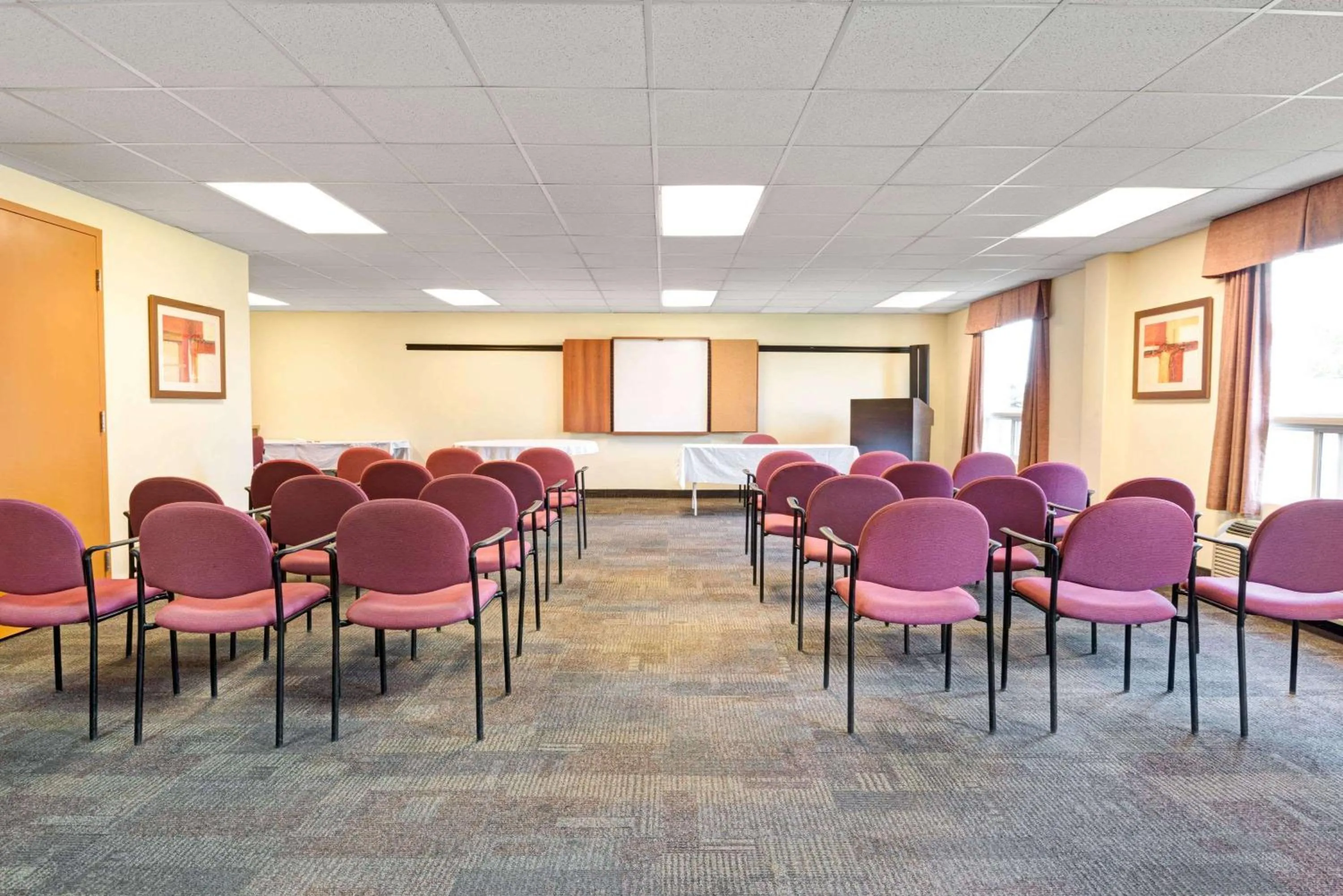 Meeting/conference room in Super 8 by Wyndham Barrie South