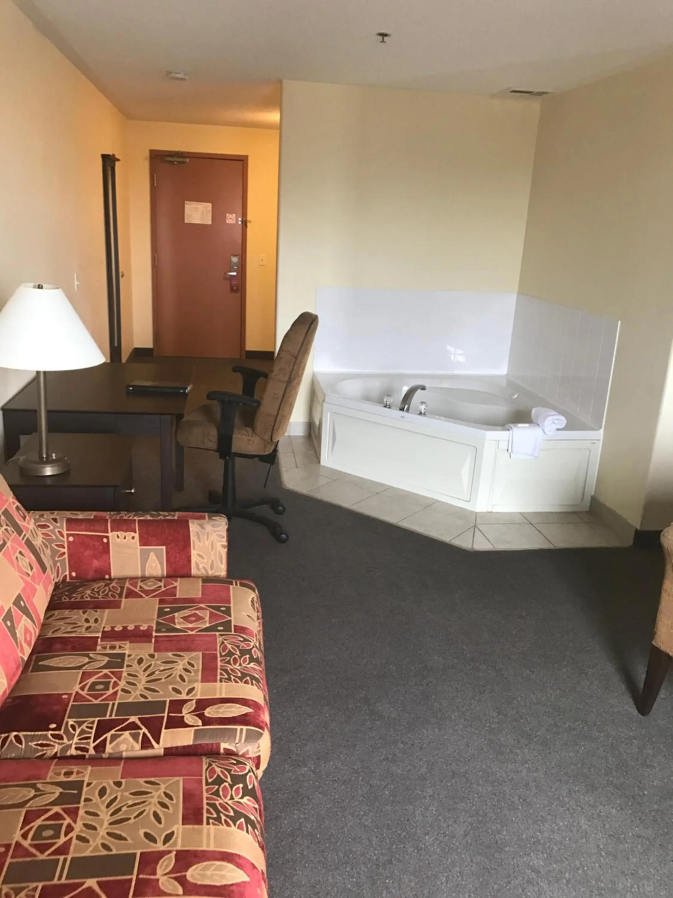 Bed in Super 8 by Wyndham Barrie South