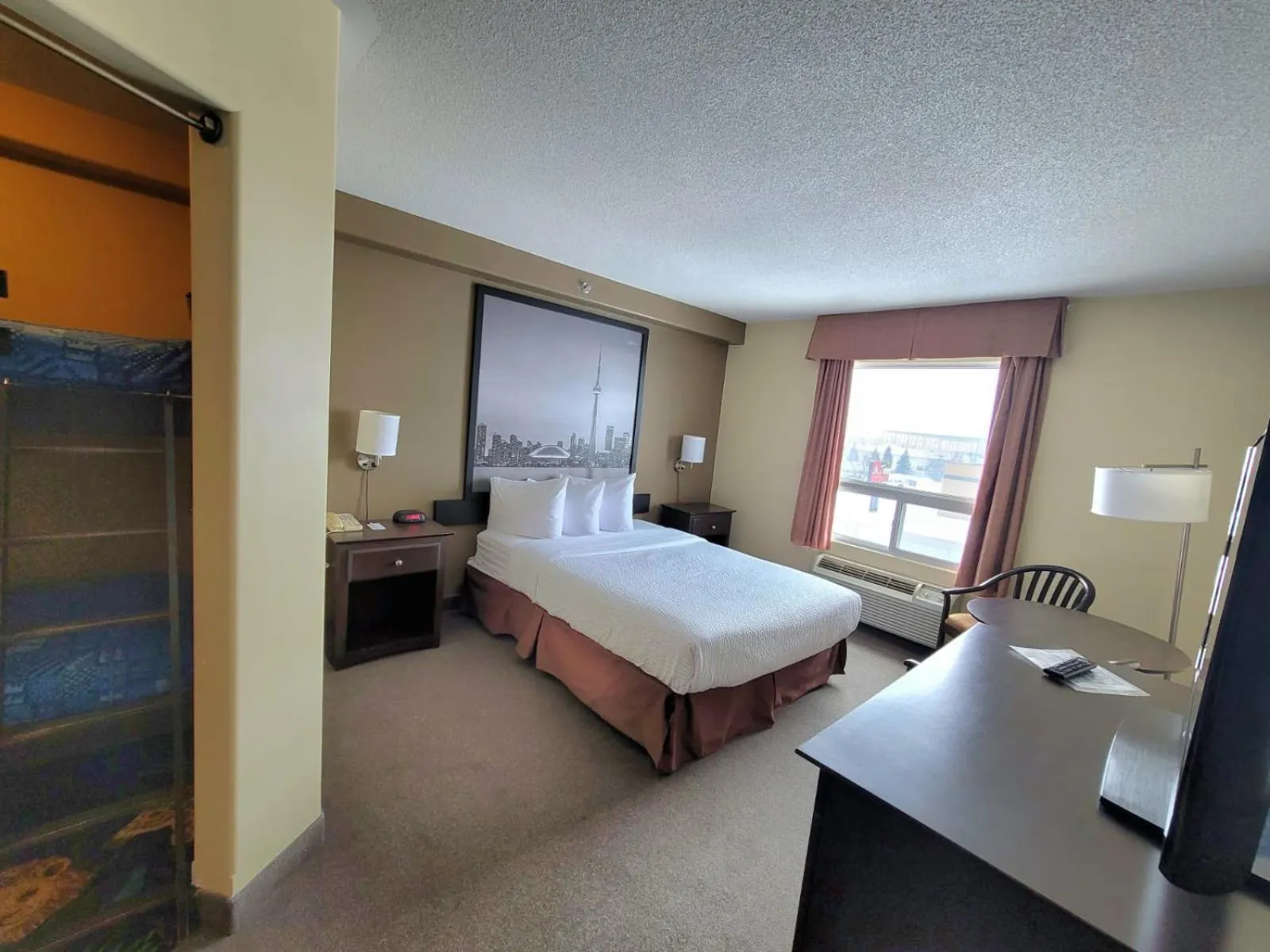 Bed in Super 8 by Wyndham Barrie South