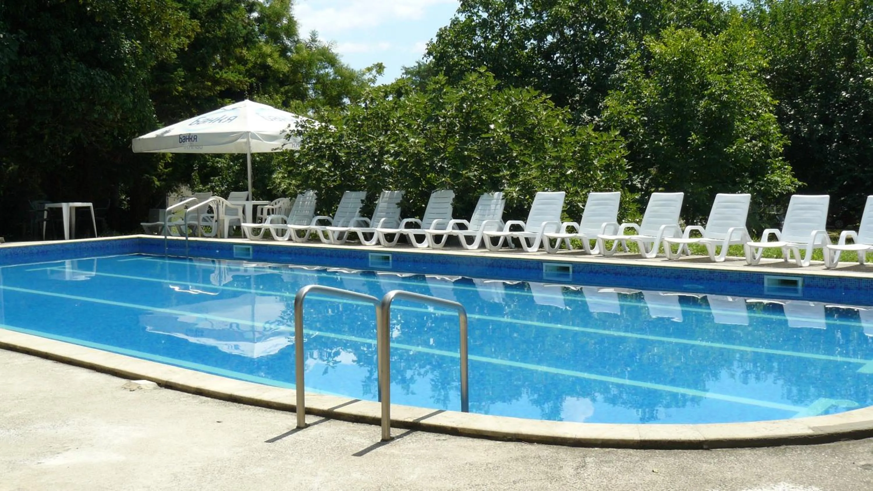 Swimming Pool in Hotel Briz 3 - Free Parking