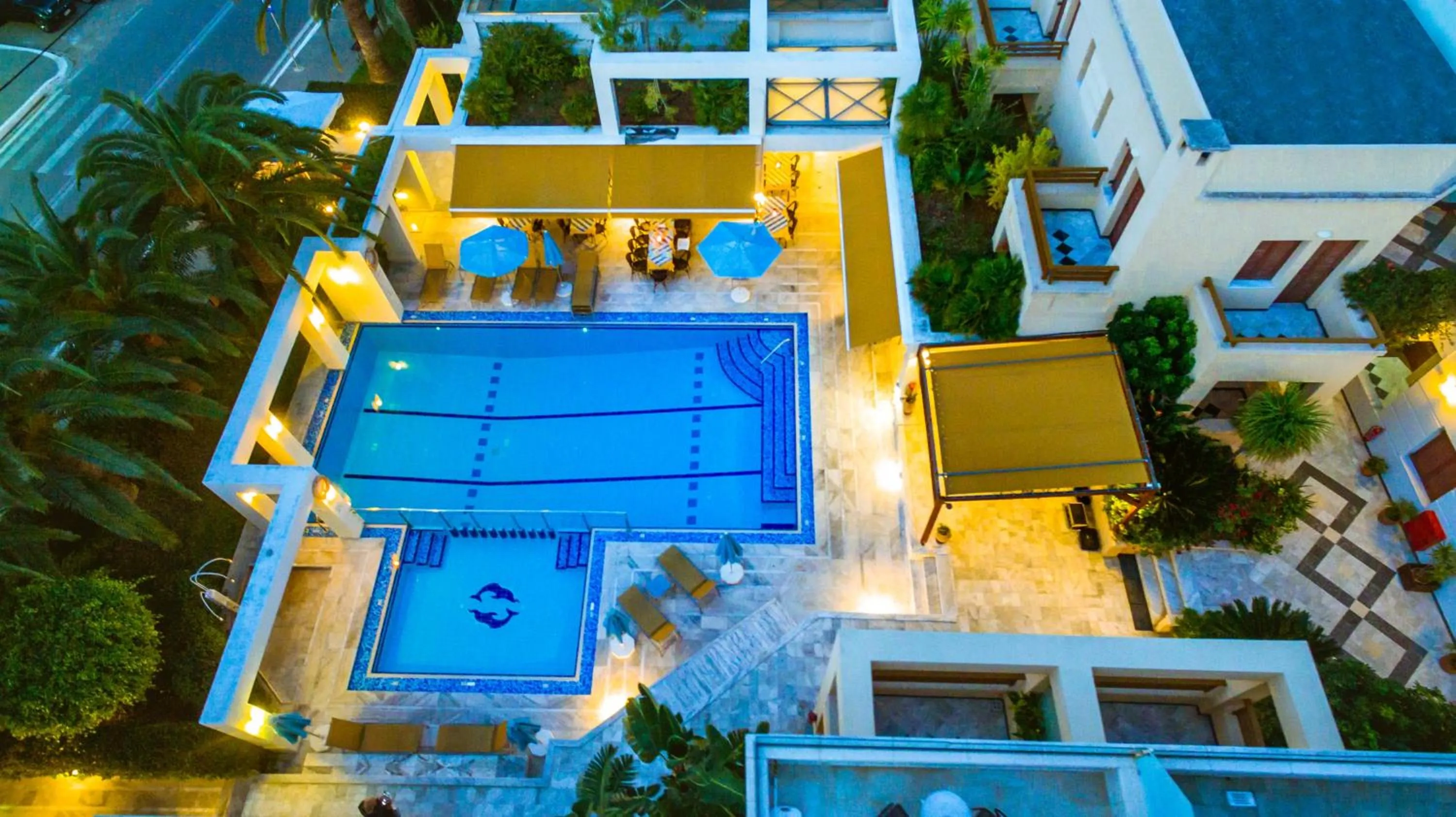 Restaurant/places to eat in Anais Collection Hotels & Suites