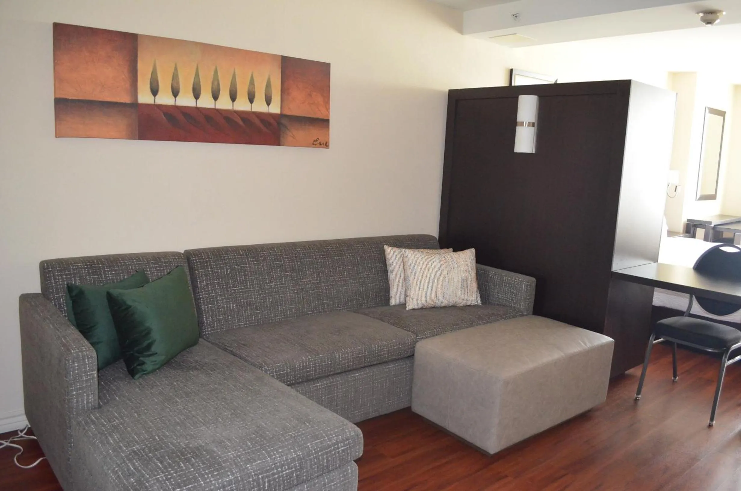 Living room in Holiday Inn & Suites Montreal Airport by IHG