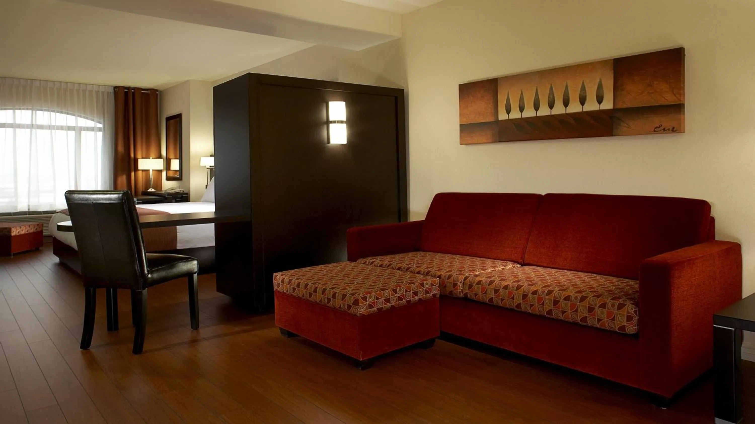 Photo of the whole room in Holiday Inn & Suites Montreal Airport by IHG