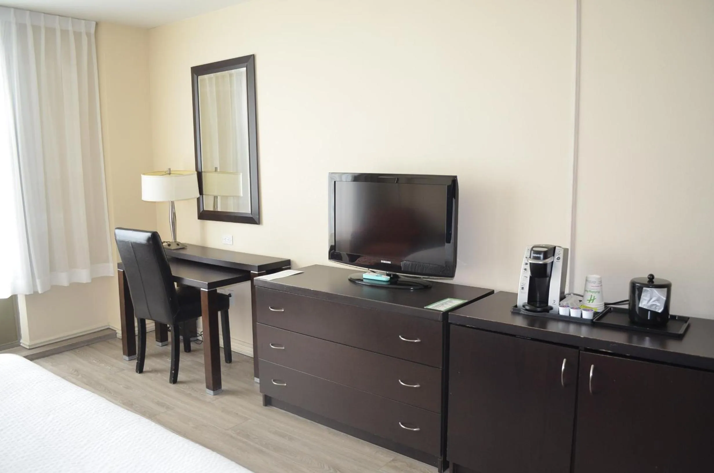 TV and multimedia, Bed in Holiday Inn & Suites Montreal Airport by IHG
