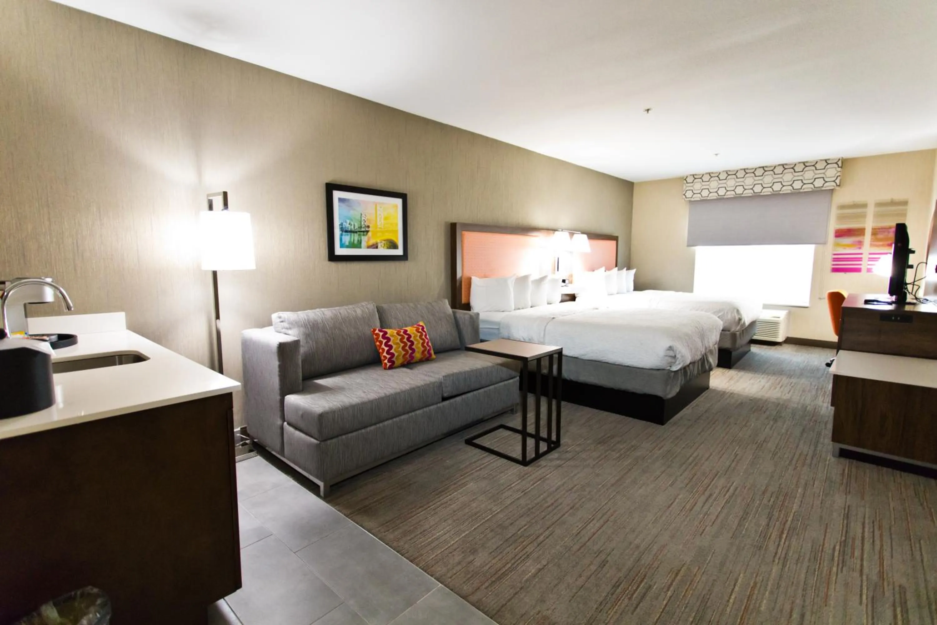 Bedroom, Bed in Hampton Inn & Suites Sacramento-Auburn Boulevard