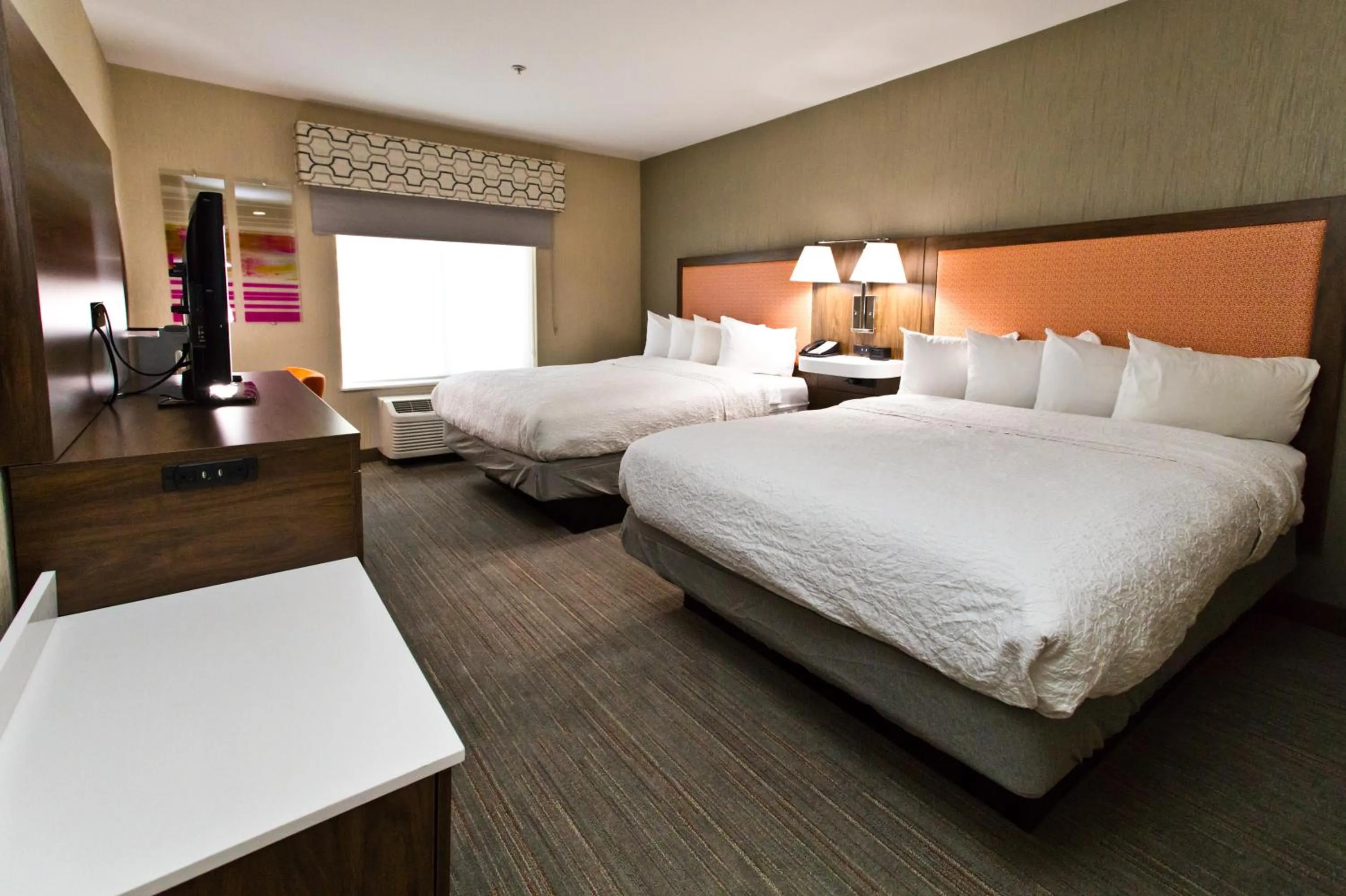Bedroom, Bed in Hampton Inn & Suites Sacramento-Auburn Boulevard