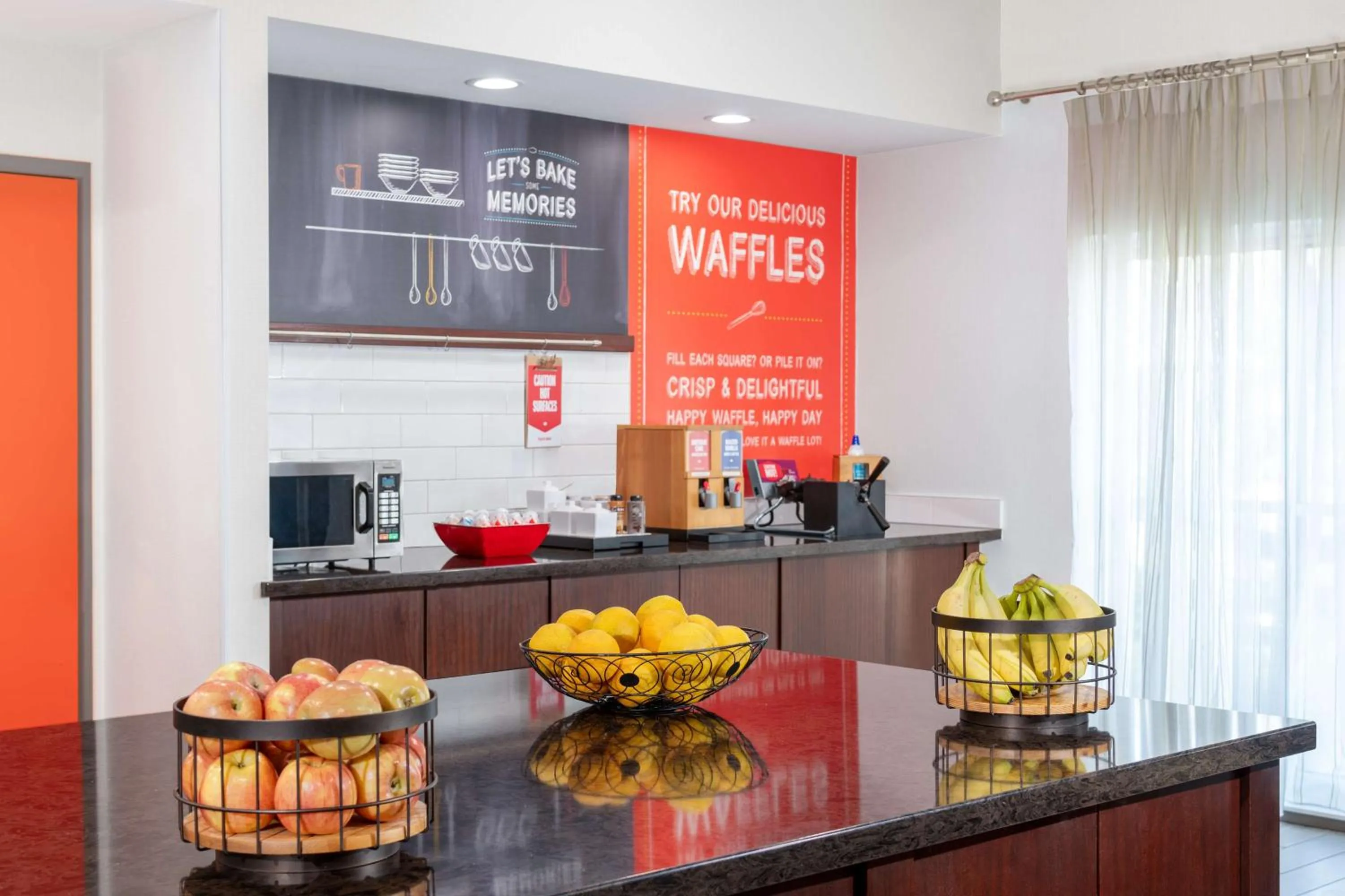 Breakfast in Hampton Inn & Suites Sacramento-Auburn Boulevard