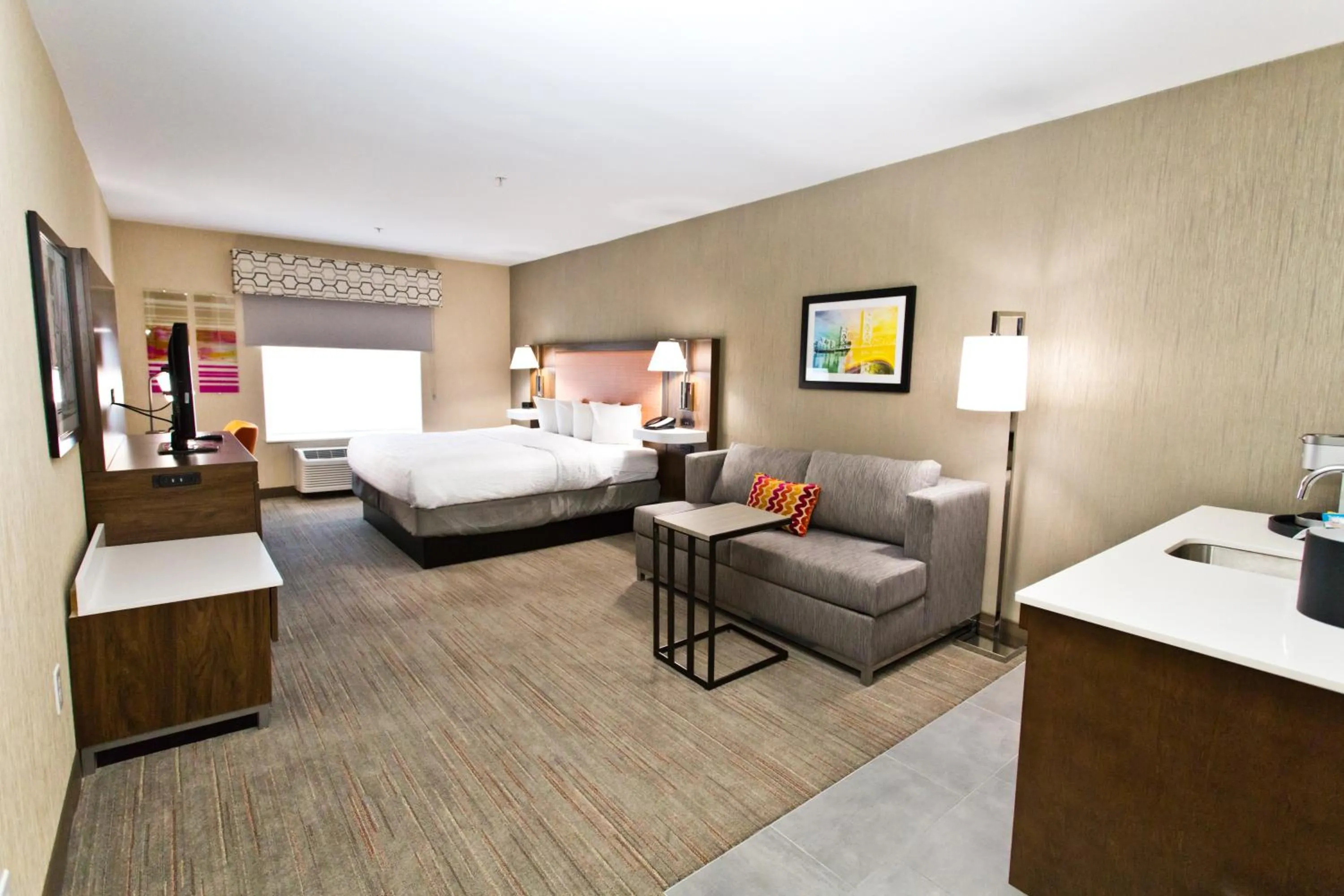 Bedroom, Bed in Hampton Inn & Suites Sacramento-Auburn Boulevard