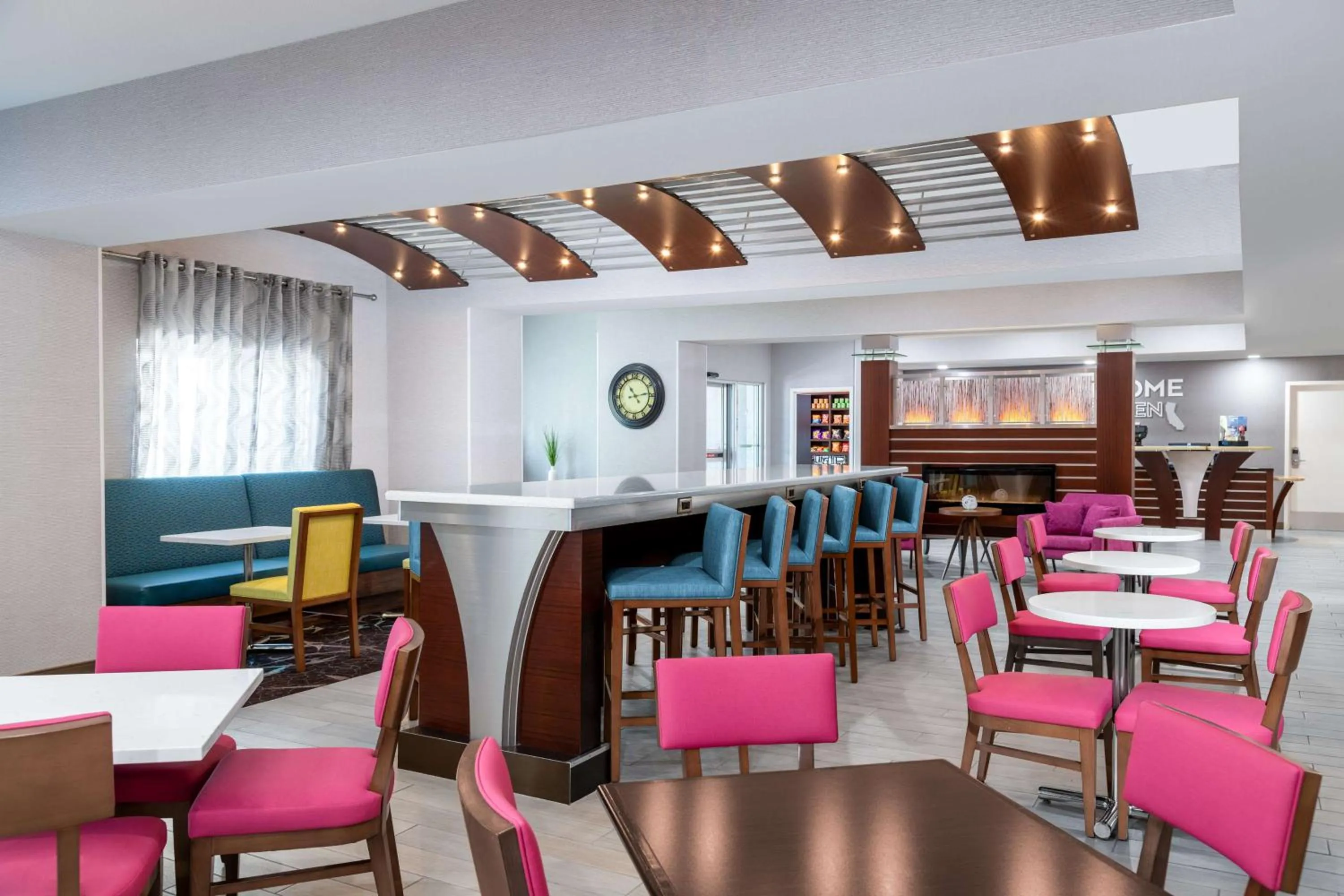 Breakfast in Hampton Inn & Suites Sacramento-Auburn Boulevard