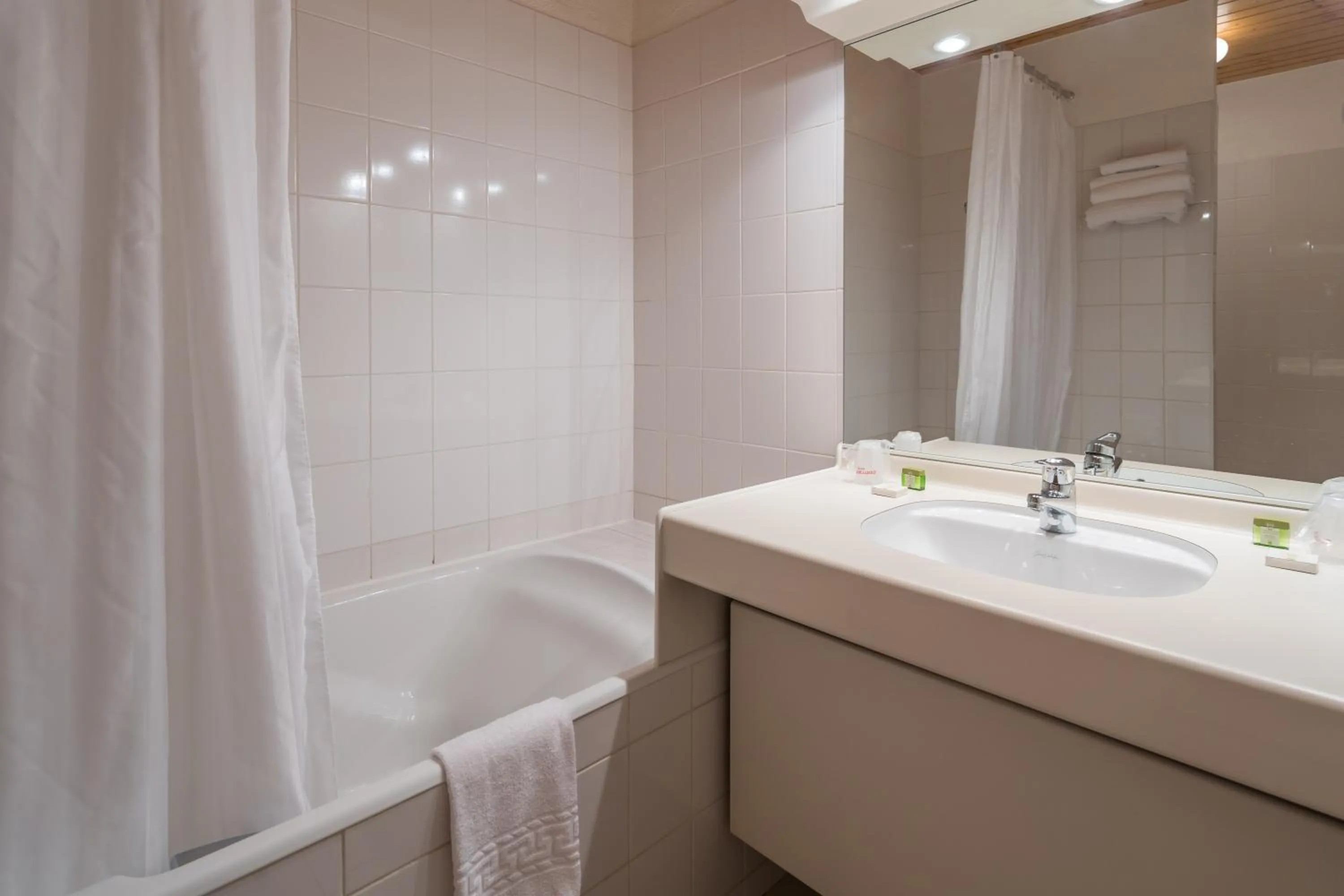 Bathroom in Le Bois Dormant-Hôtel Restaurant & Spa Logis Hôtel