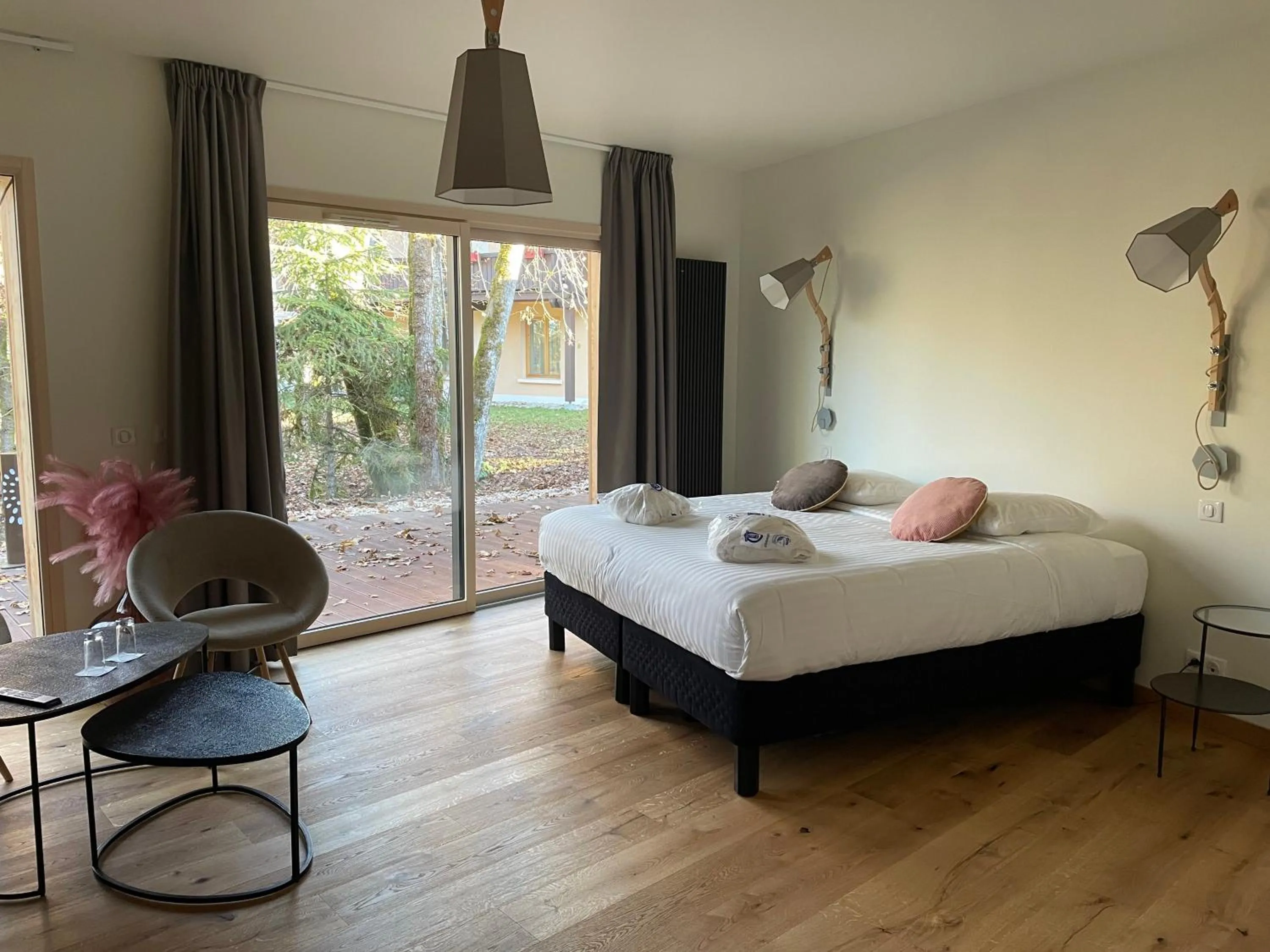 Photo of the whole room, Bed in Le Bois Dormant-Hôtel Restaurant & Spa Logis Hôtel