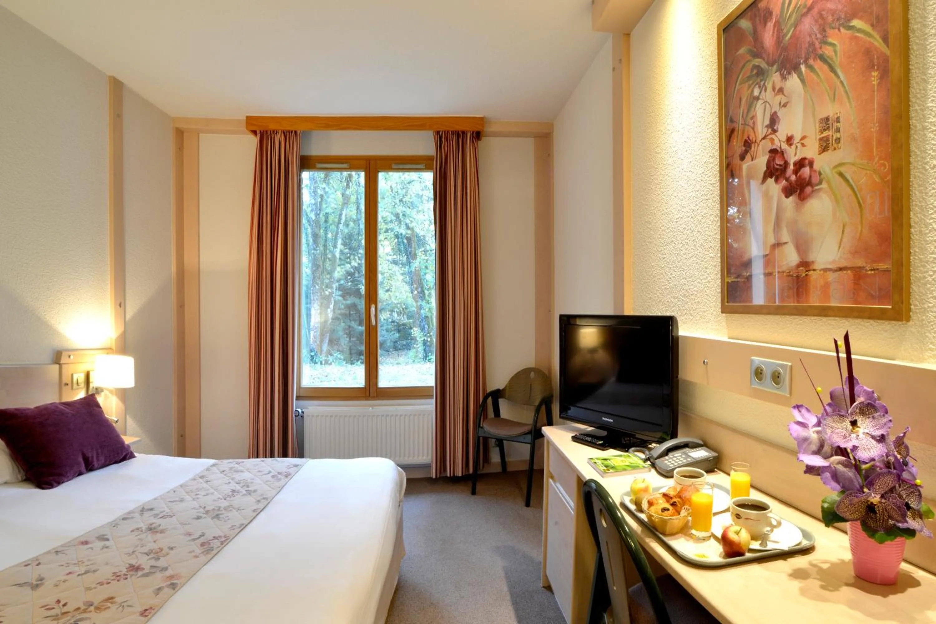 Breakfast, Bed in Le Bois Dormant-Hôtel Restaurant & Spa Logis Hôtel