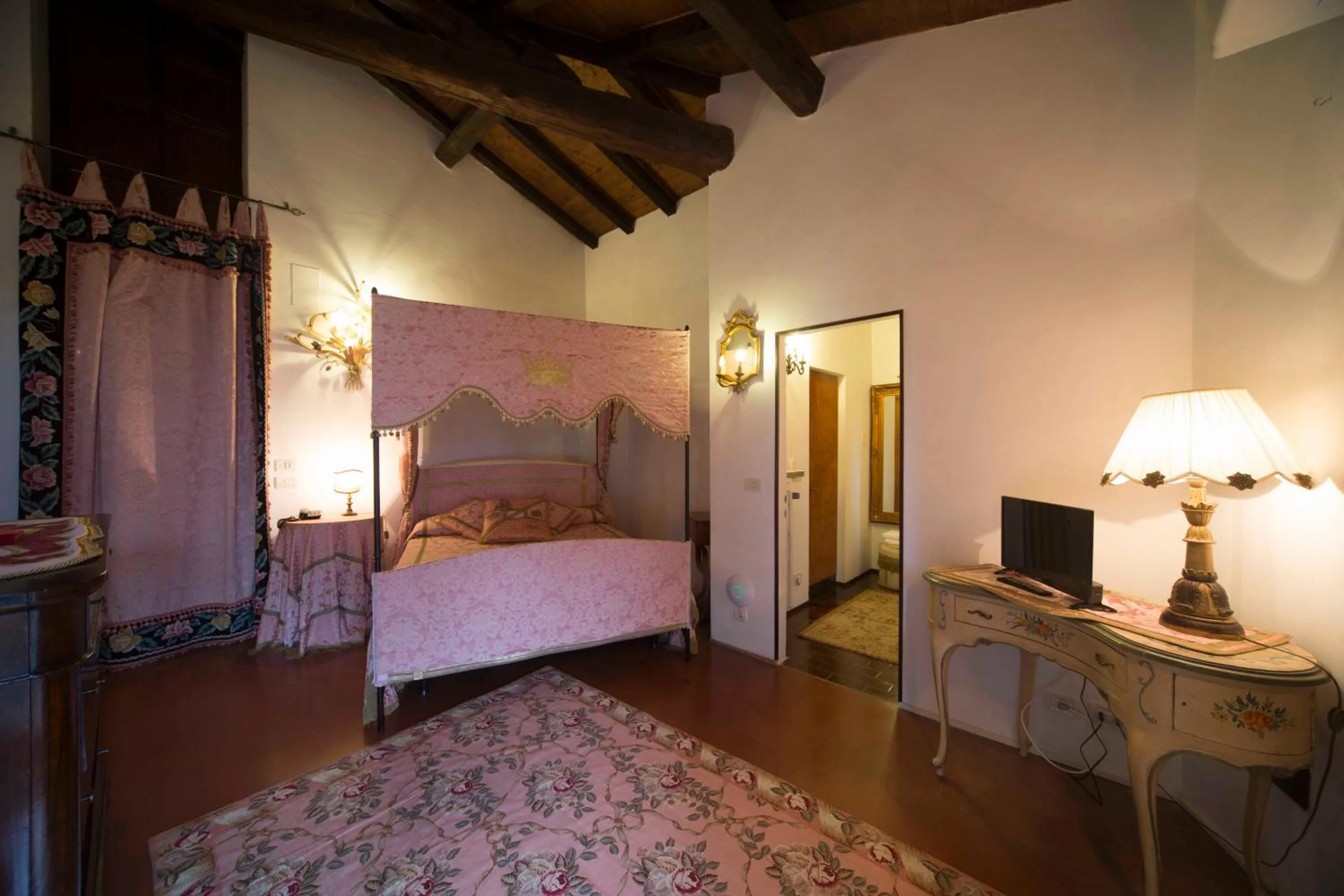 Photo of the whole room, Bed in Hotel Castello Di Vigoleno