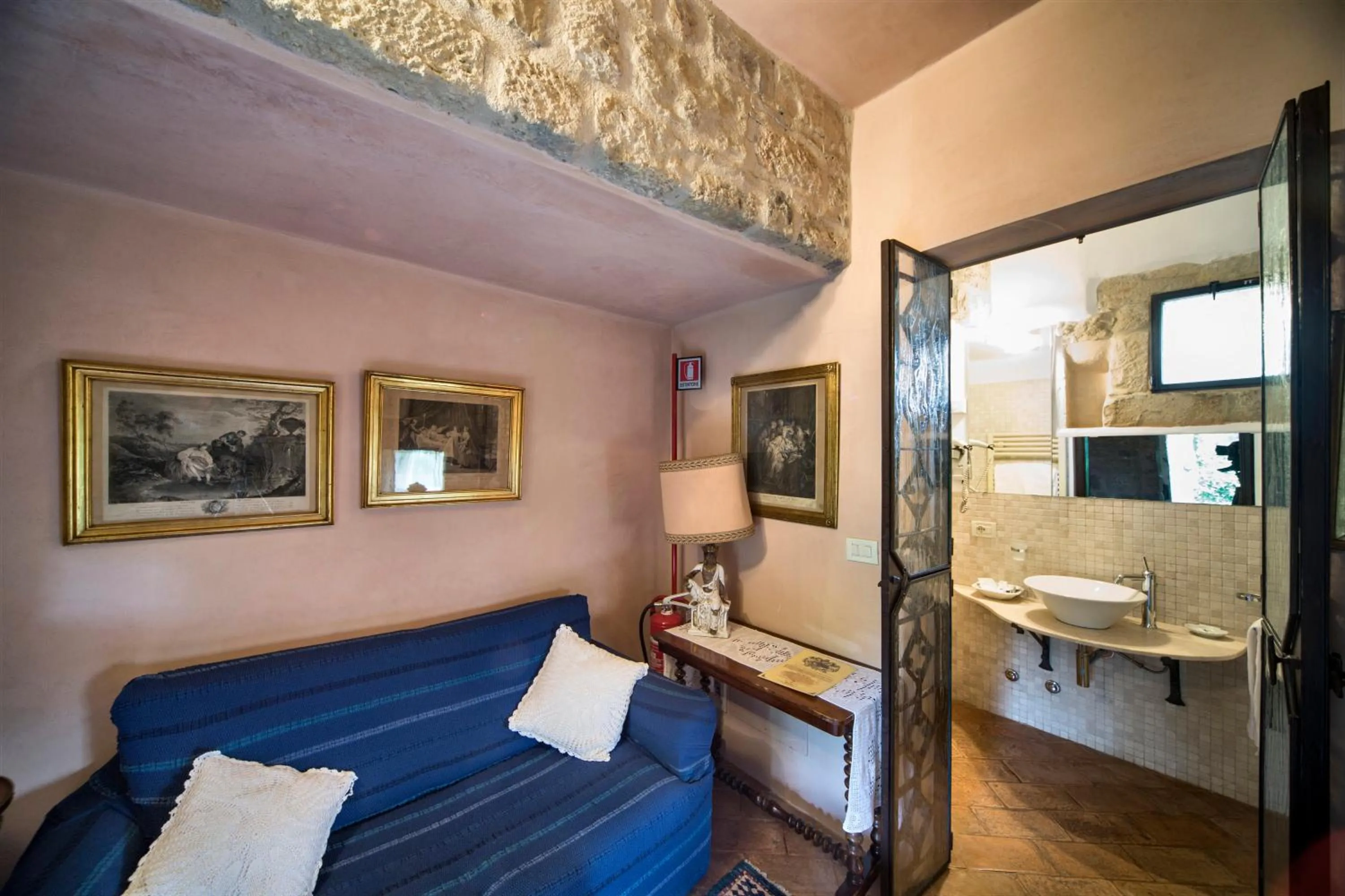 Photo of the whole room, Bed in Hotel Castello Di Vigoleno