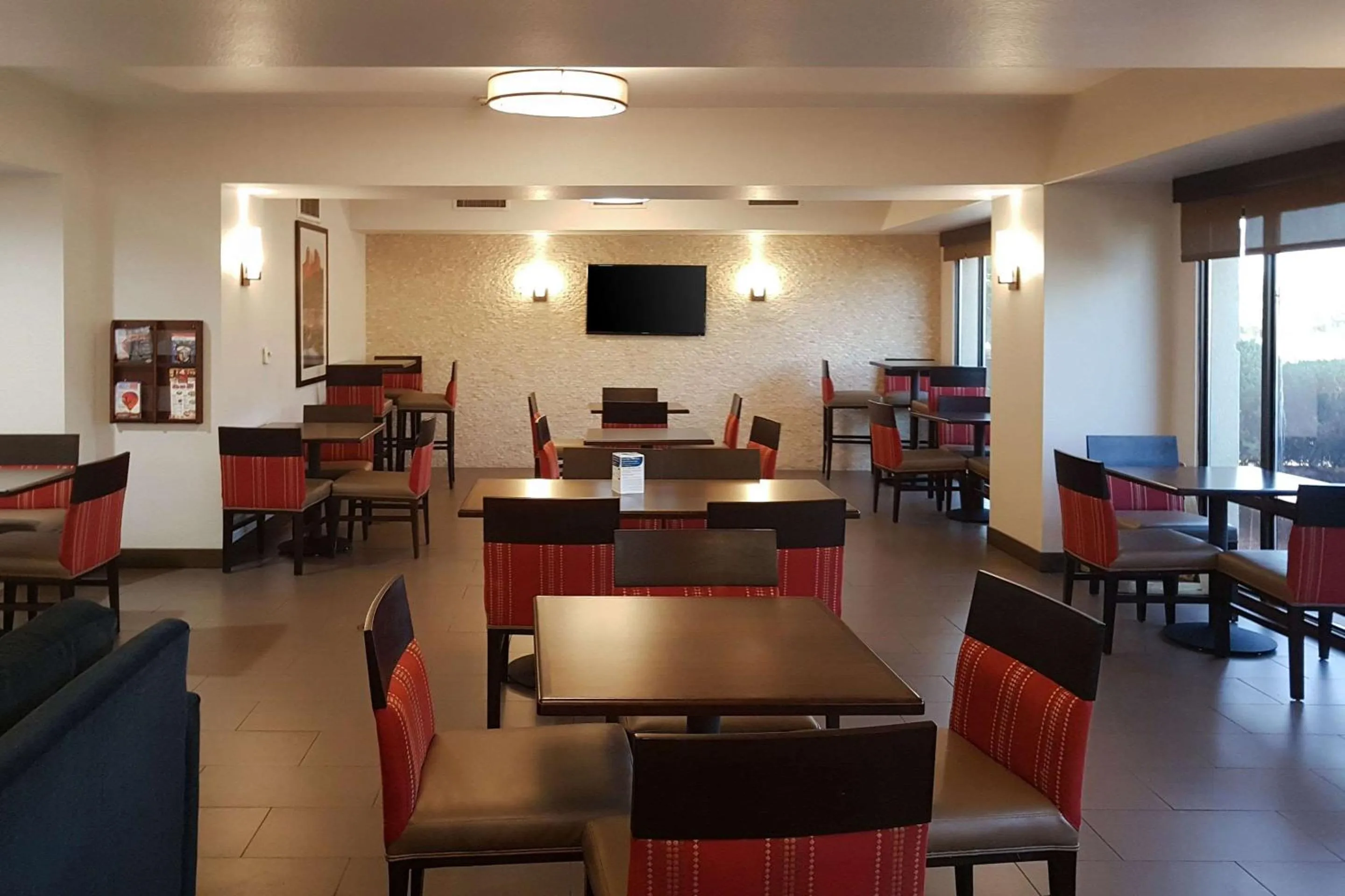 Restaurant/places to eat in Comfort Inn I-10 West at 51st Ave
