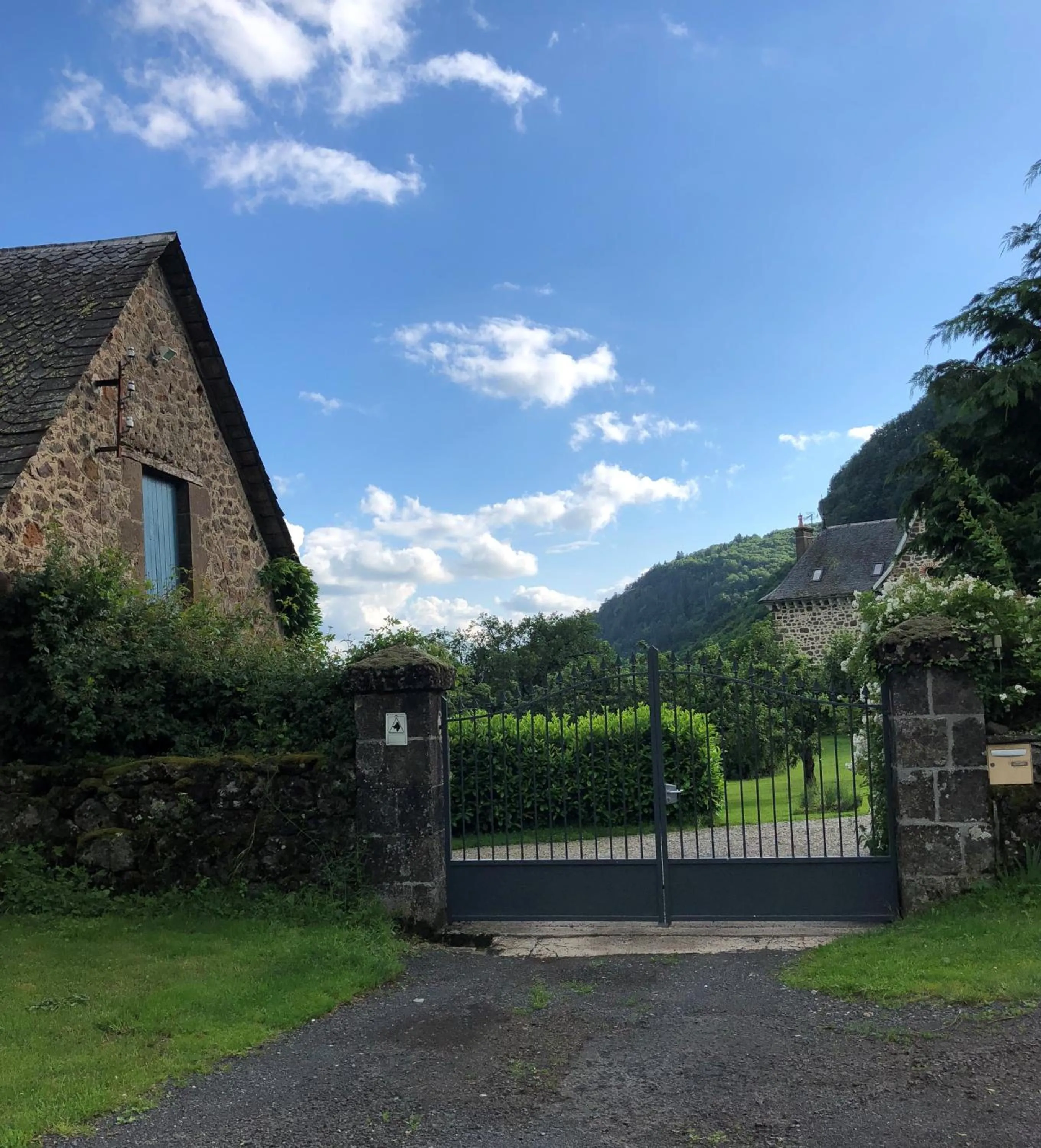 Property building in Le Figarelou