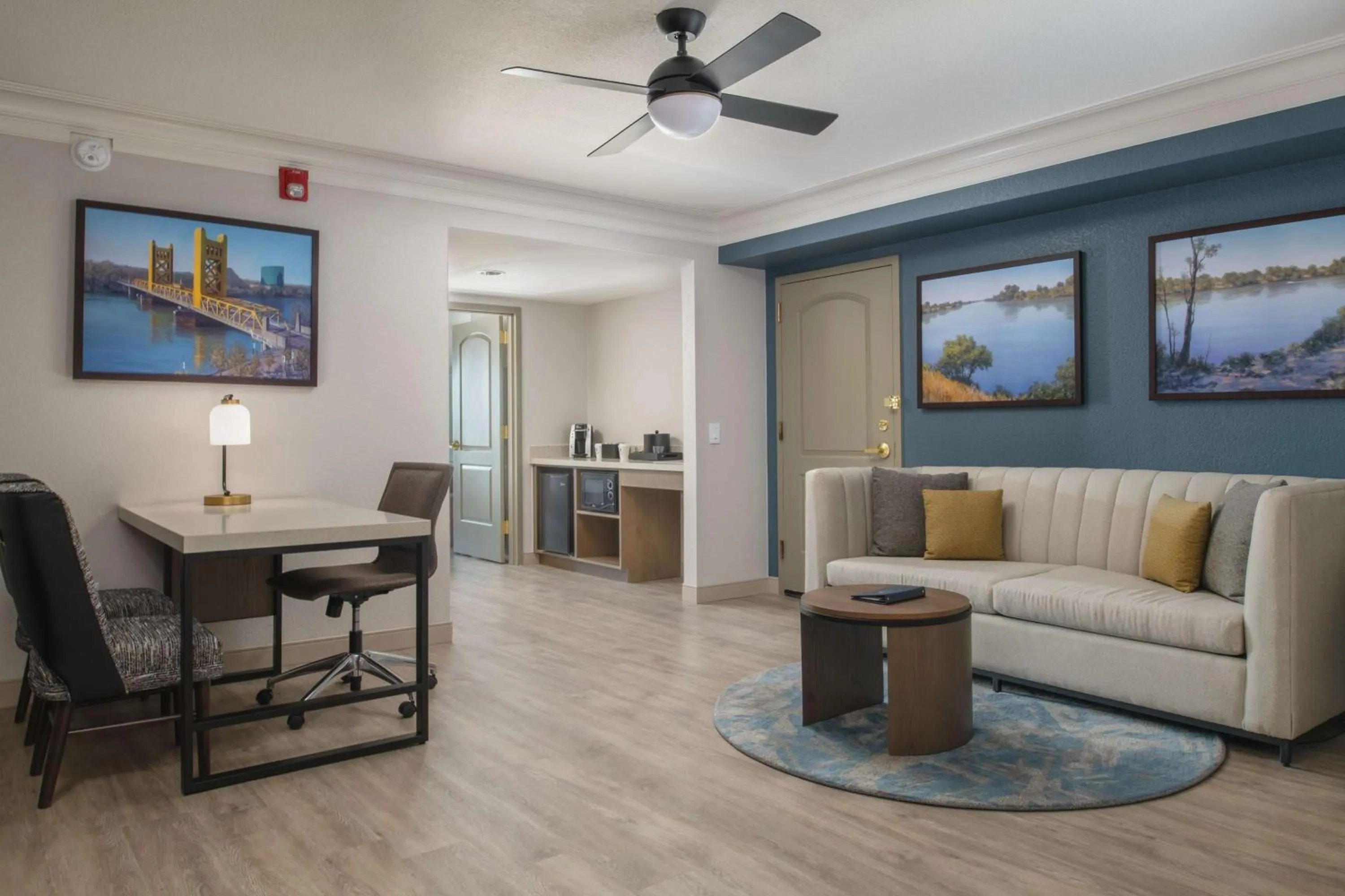 Bedroom in Embassy Suites by Hilton Sacramento Riverfront Promenade