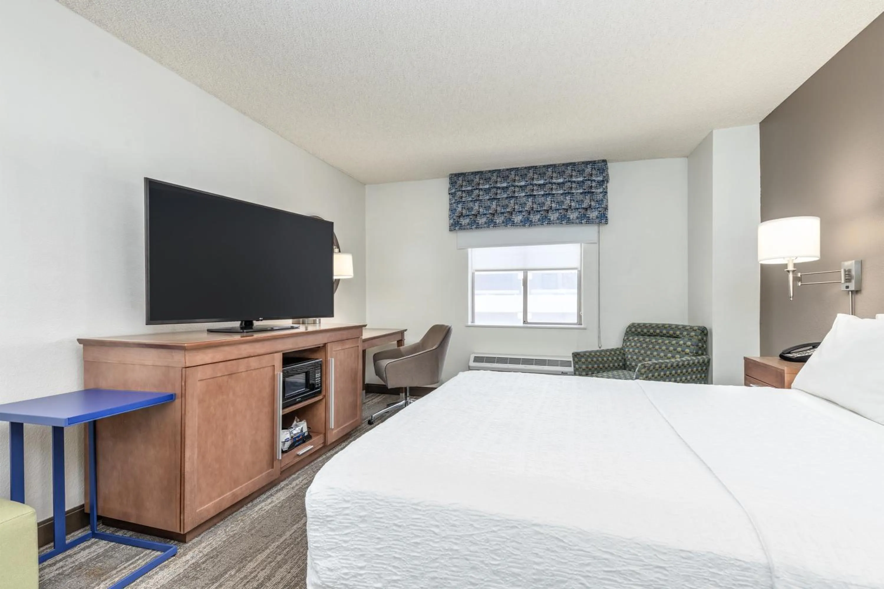 Guests, Bed in Hampton Inn Phoenix Midtown Downtown Area