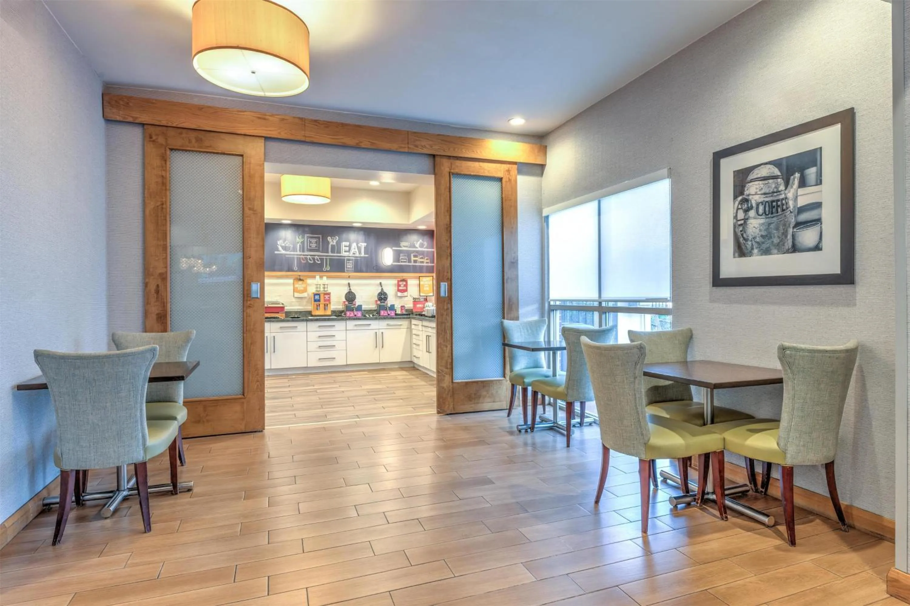 Breakfast in Hampton Inn Phoenix Midtown Downtown Area