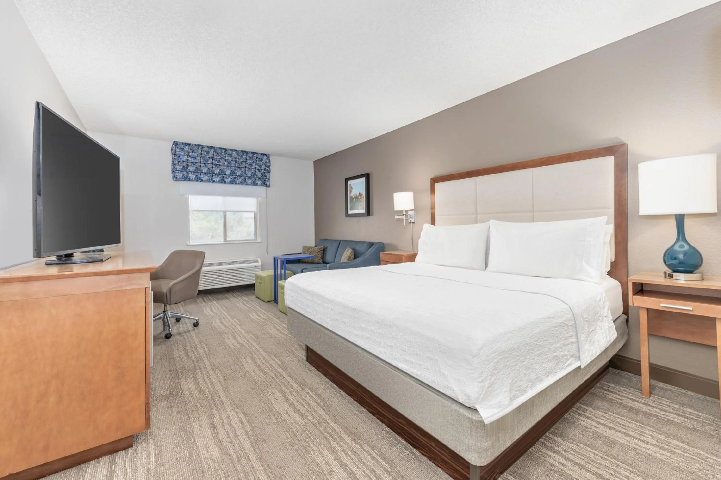 Guests, Bed in Hampton Inn Phoenix Midtown Downtown Area