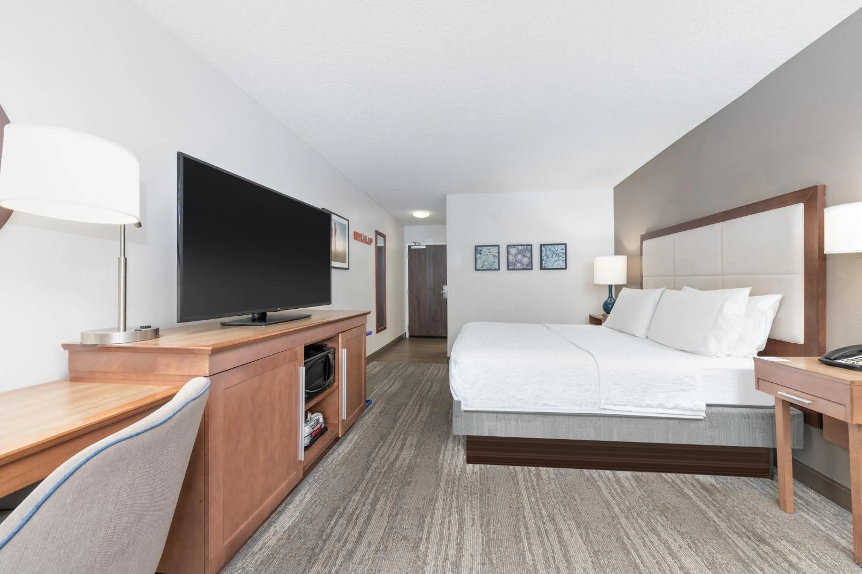 Guests, Bed in Hampton Inn Phoenix Midtown Downtown Area