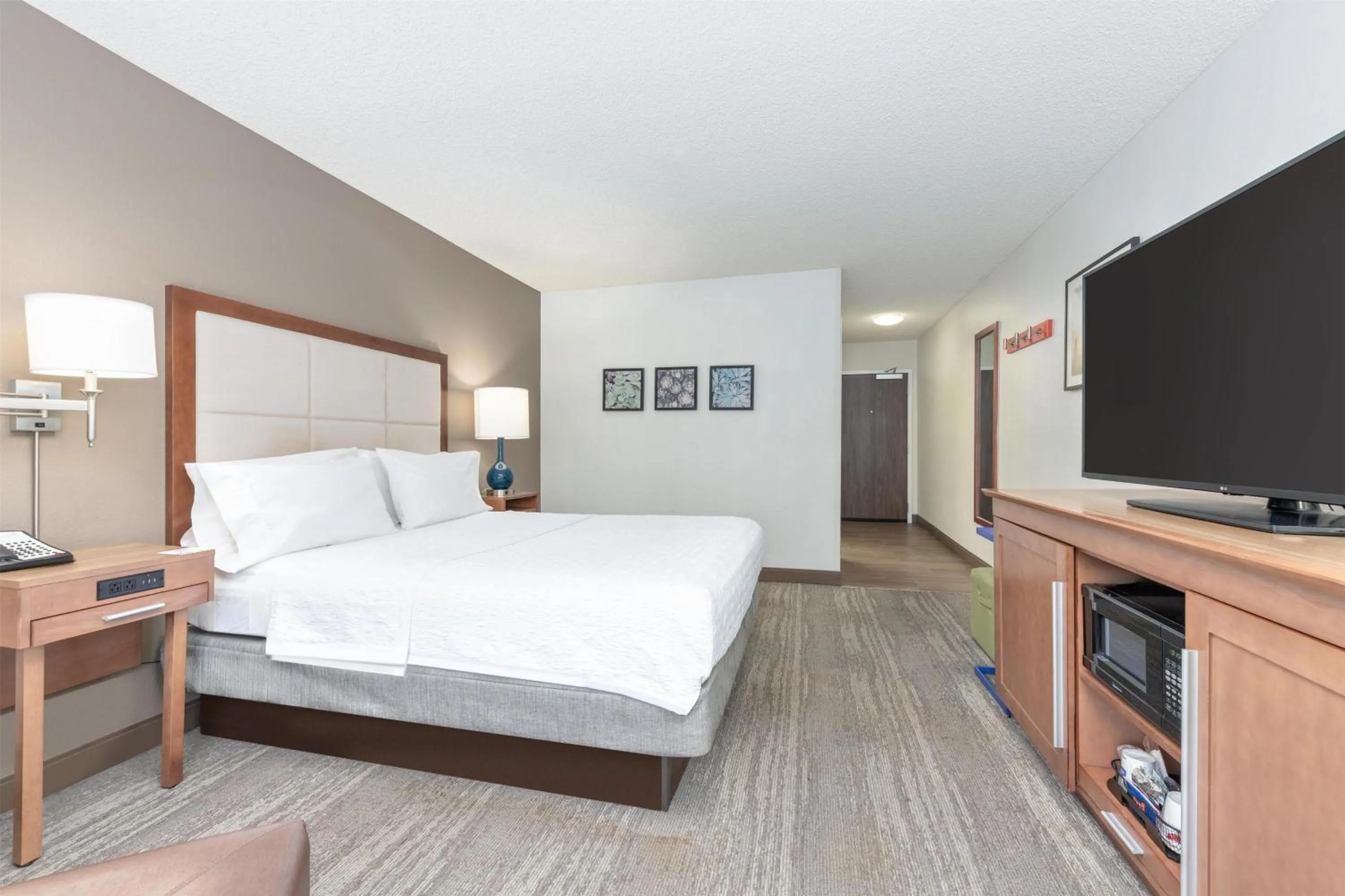 Bed in Hampton Inn Phoenix Midtown Downtown Area