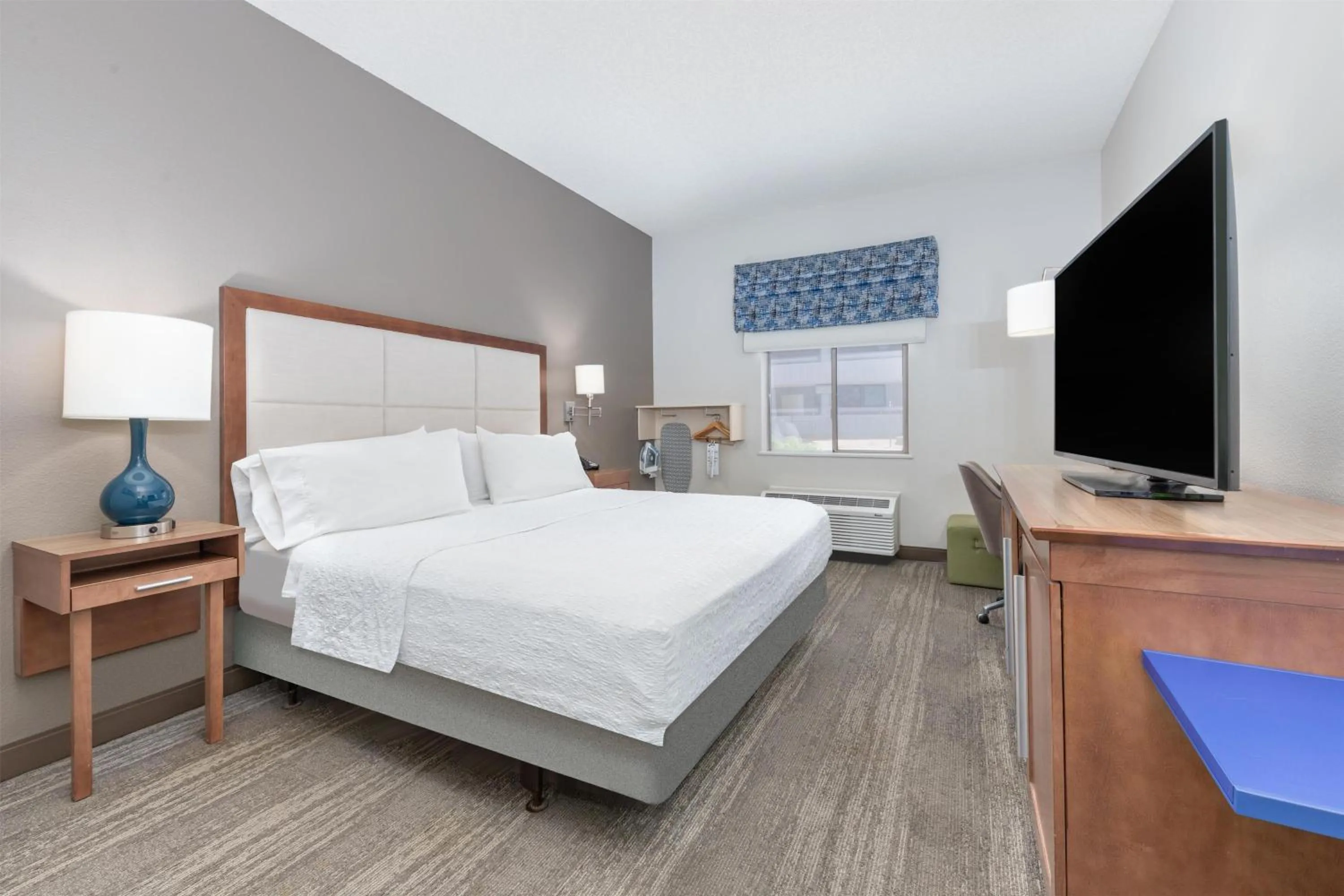 Bed in Hampton Inn Phoenix Midtown Downtown Area