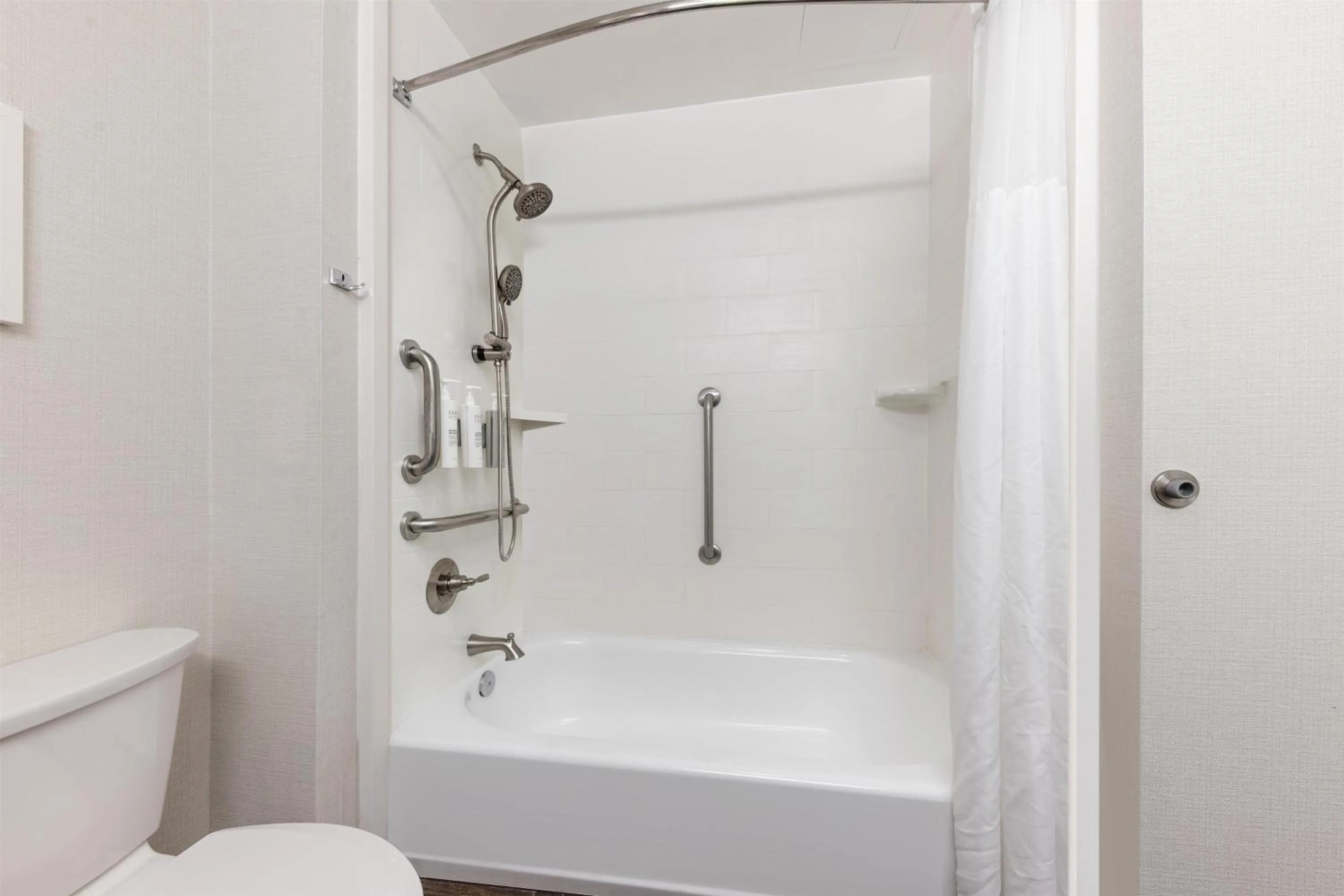 Bathroom in Hampton Inn Phoenix Midtown Downtown Area