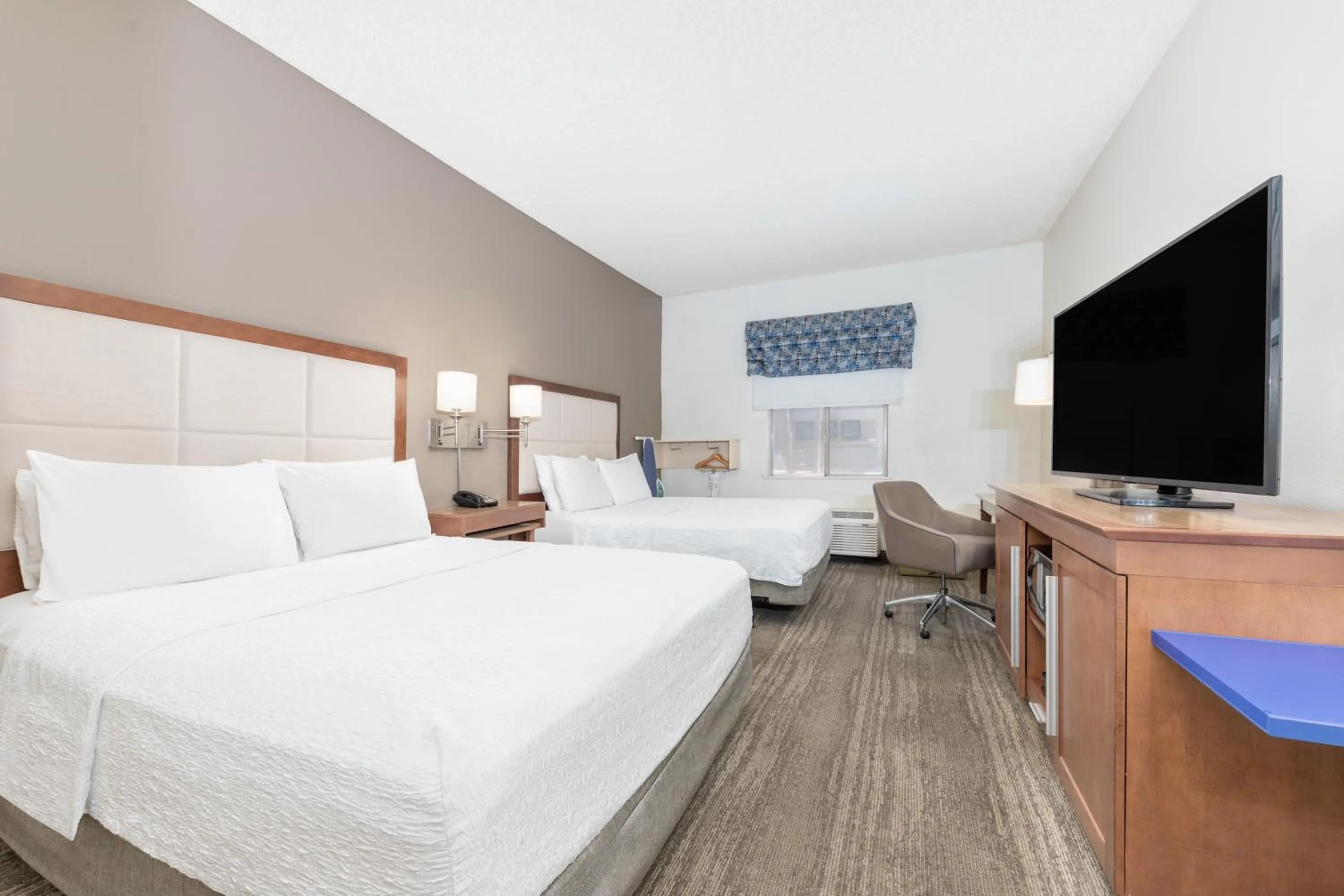 Guests, Bed in Hampton Inn Phoenix Midtown Downtown Area