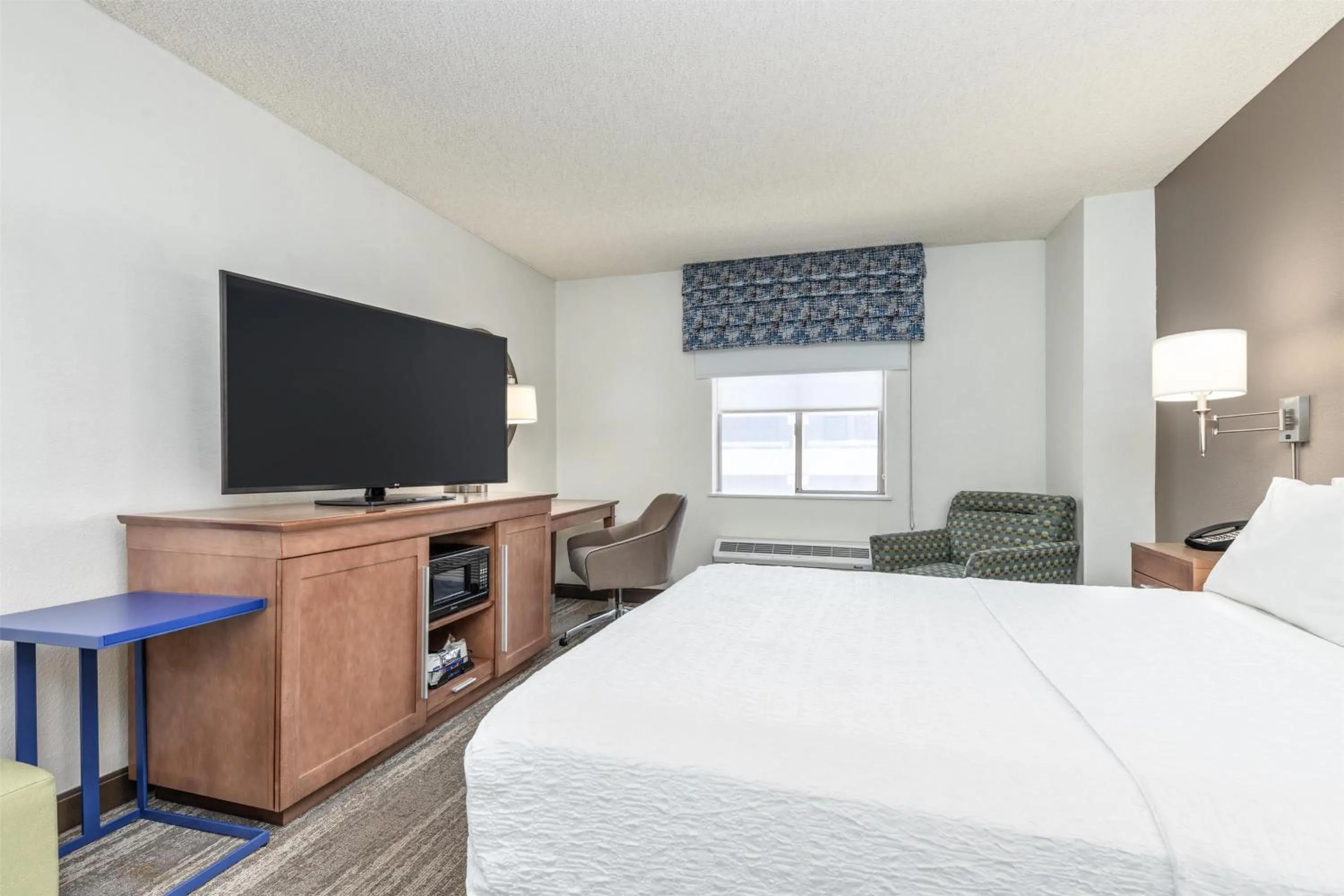 Bed in Hampton Inn Phoenix Midtown Downtown Area