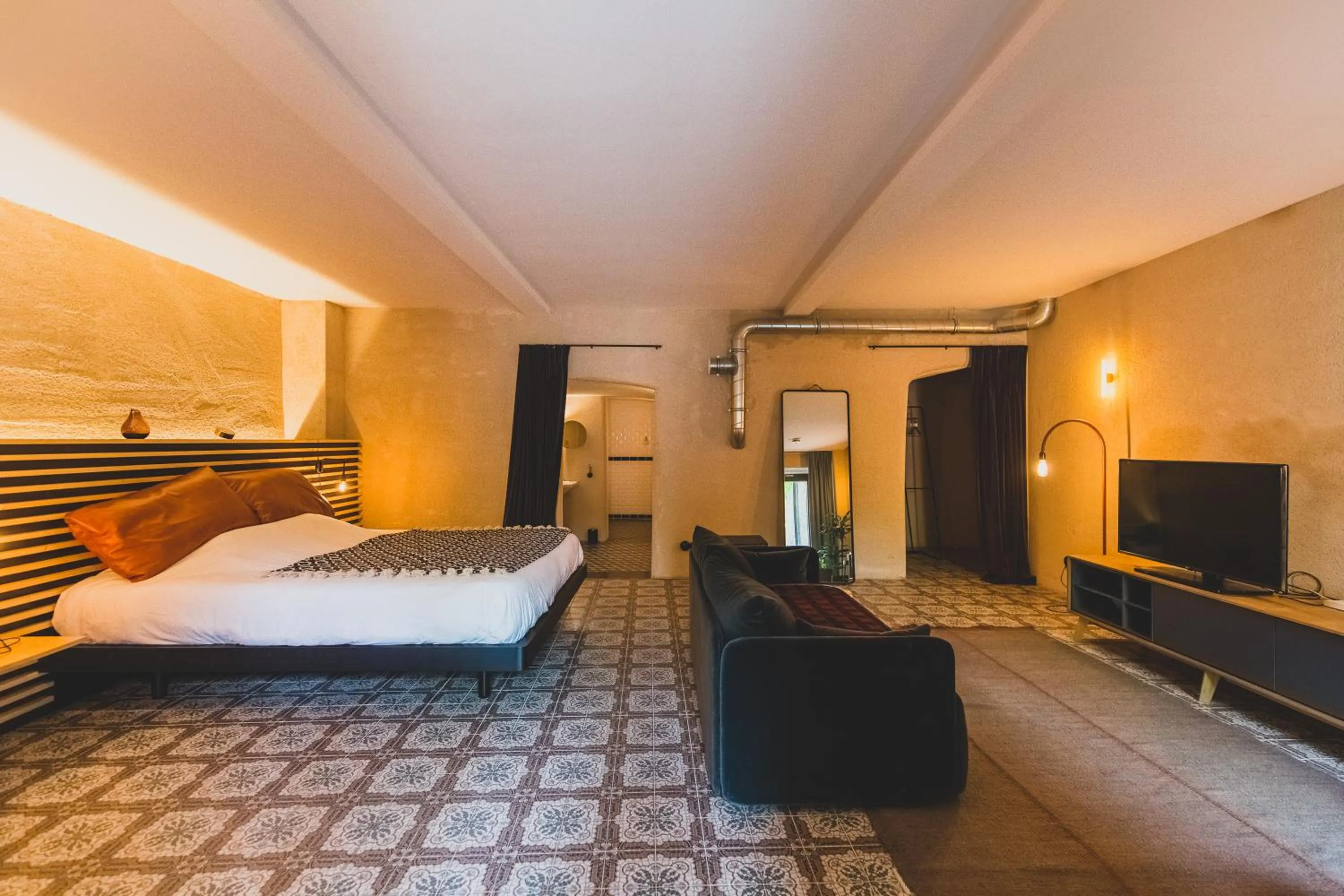 Seating area, Bed in The Hide