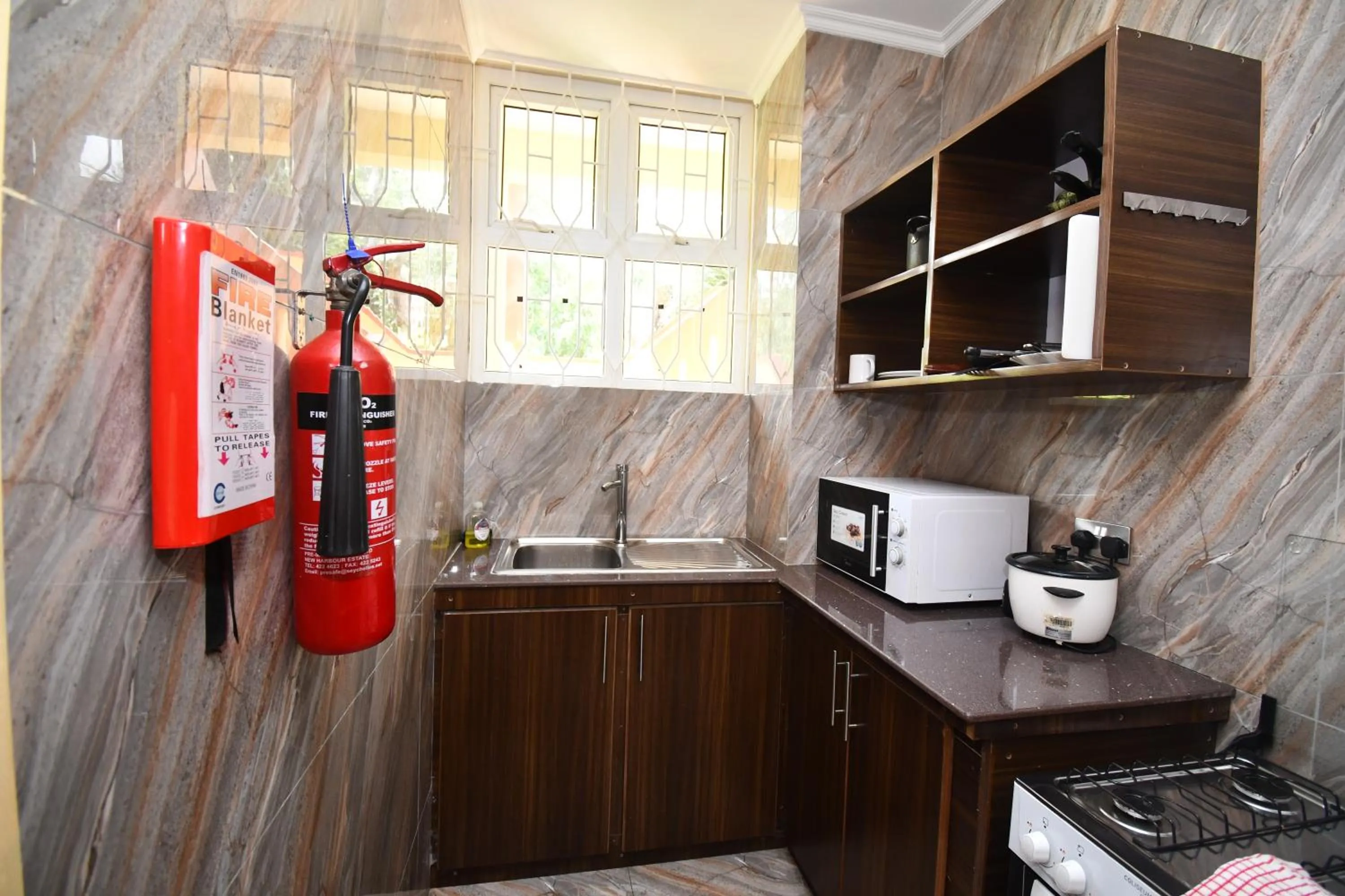 Kitchen or kitchenette in Reef Holiday Apartments