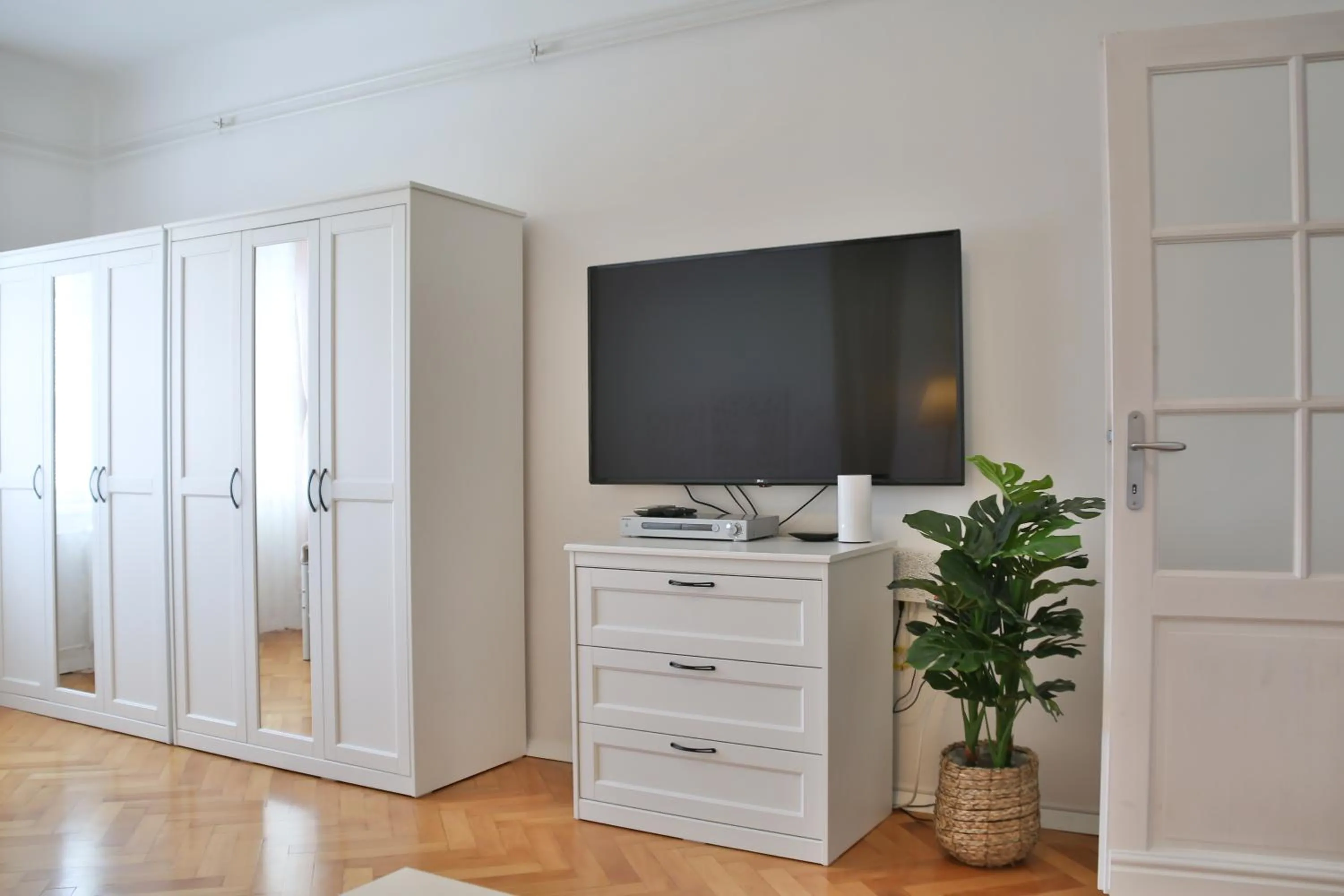 TV and multimedia in Historic Mexico Building Apartment