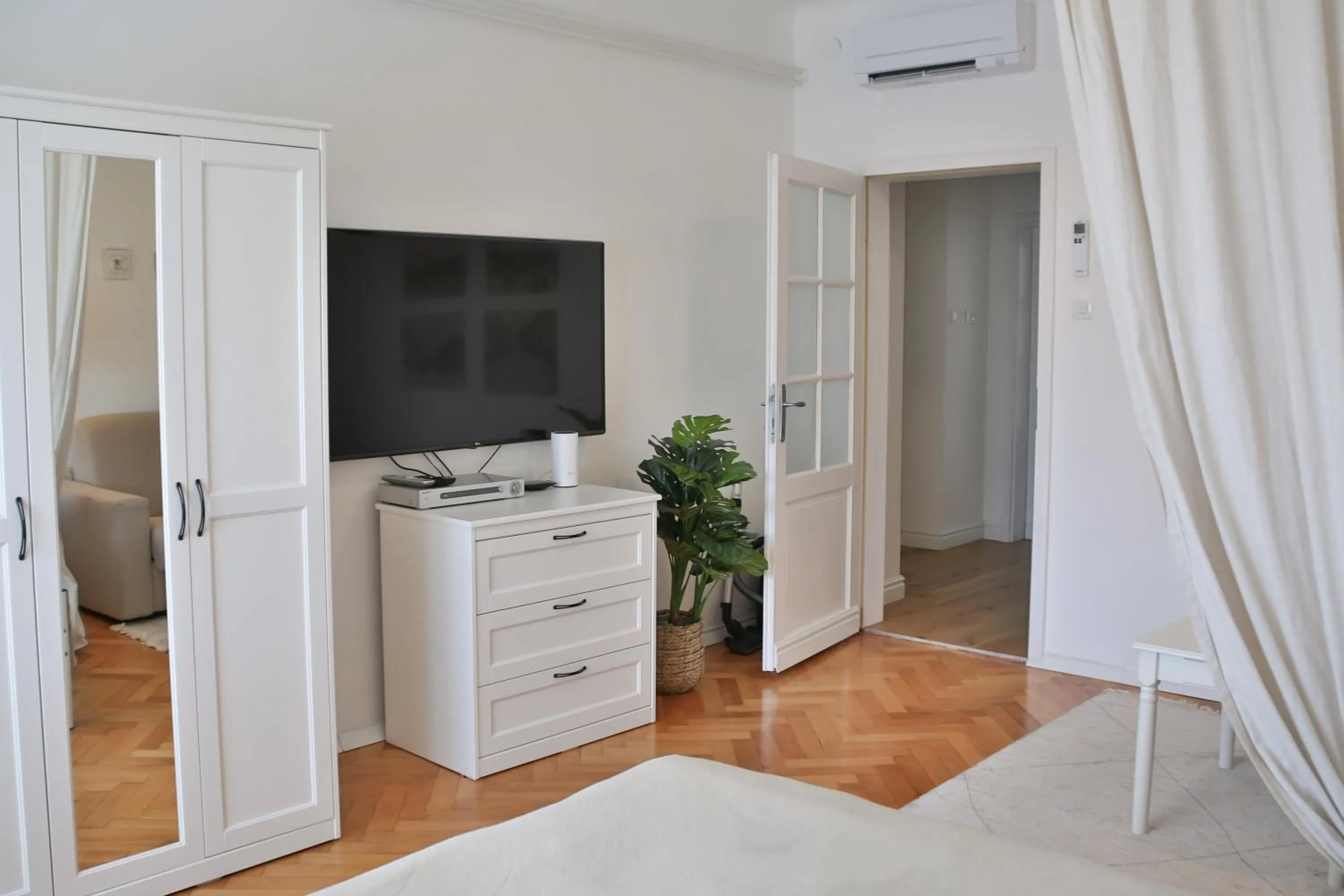 TV and multimedia in Historic Mexico Building Apartment