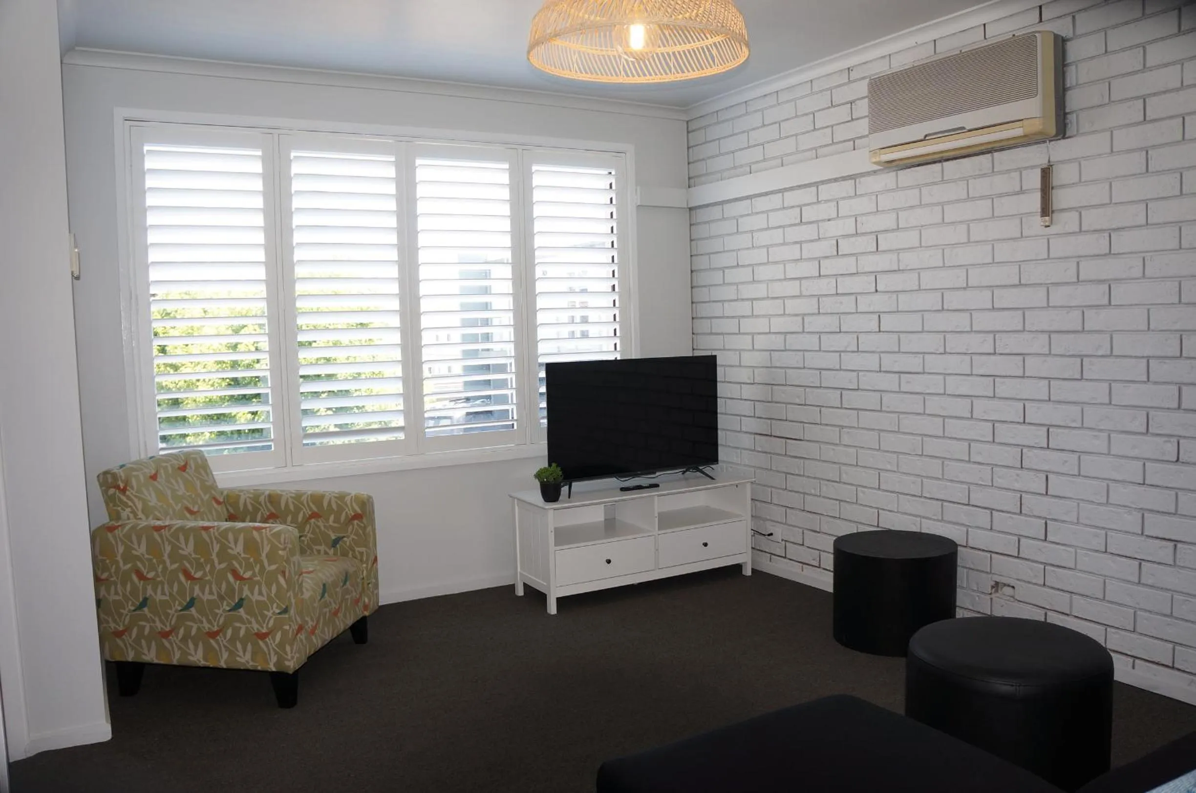 Waves Motel and Apartments