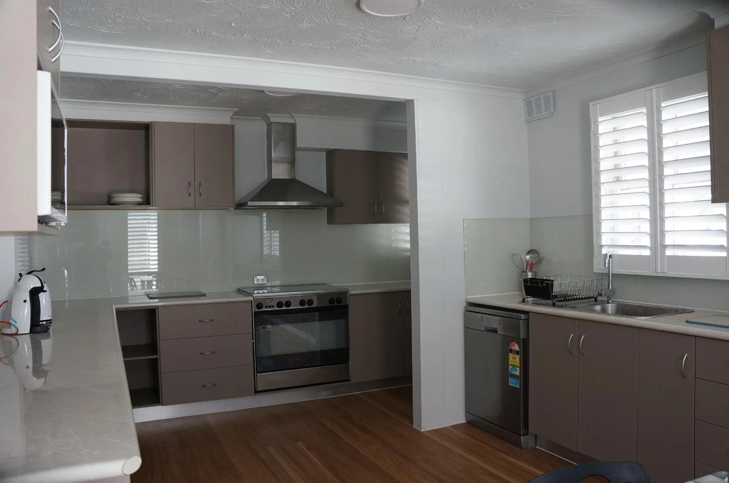 Waves Motel and Apartments