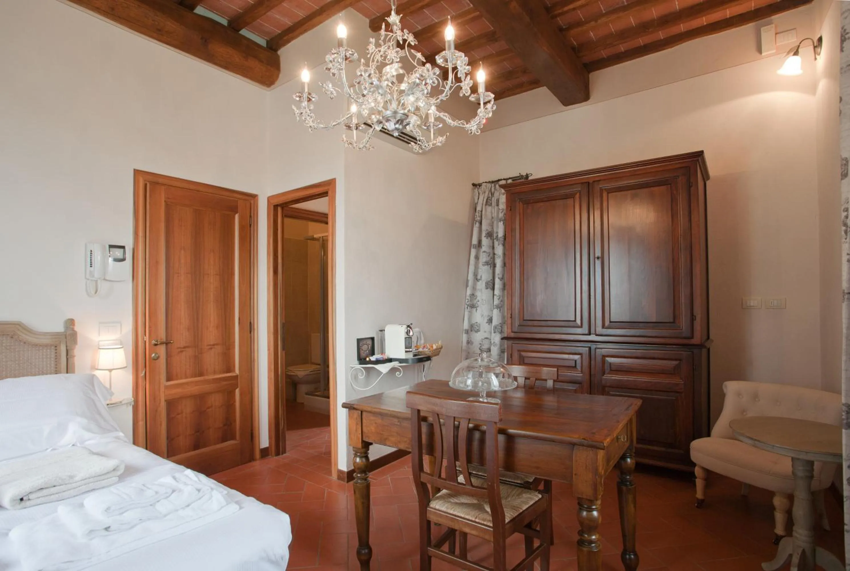 Coffee/tea facilities, Bed in Relais Villa Belvedere