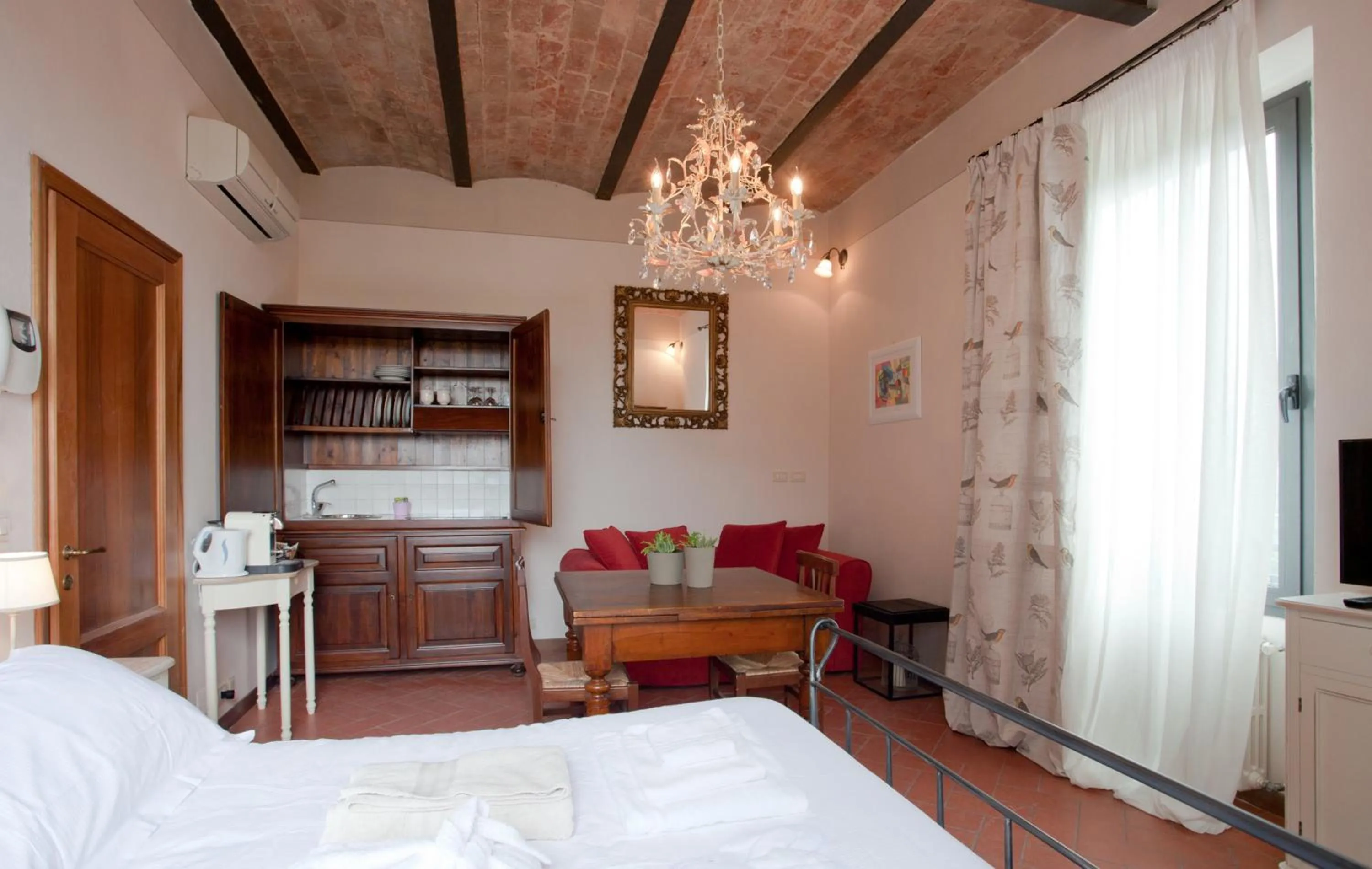 Kitchen or kitchenette, Bed in Relais Villa Belvedere