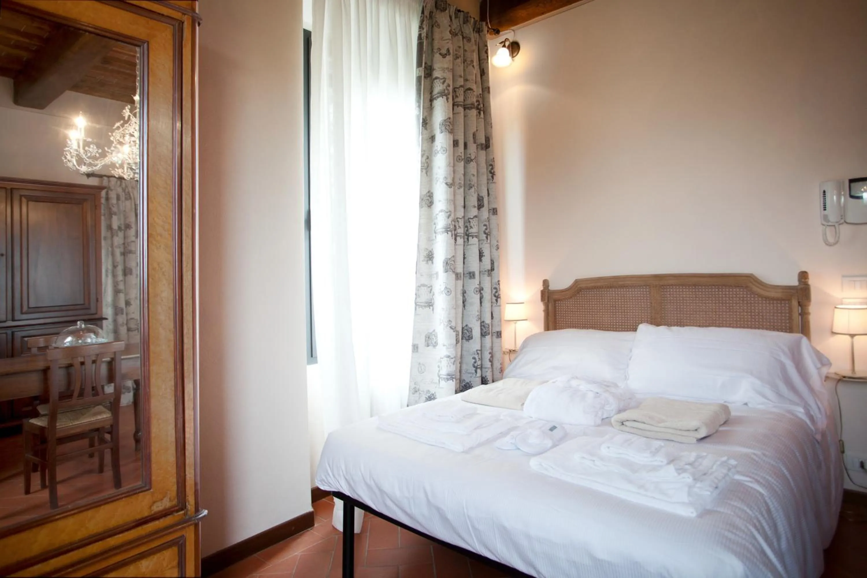 Photo of the whole room, Bed in Relais Villa Belvedere