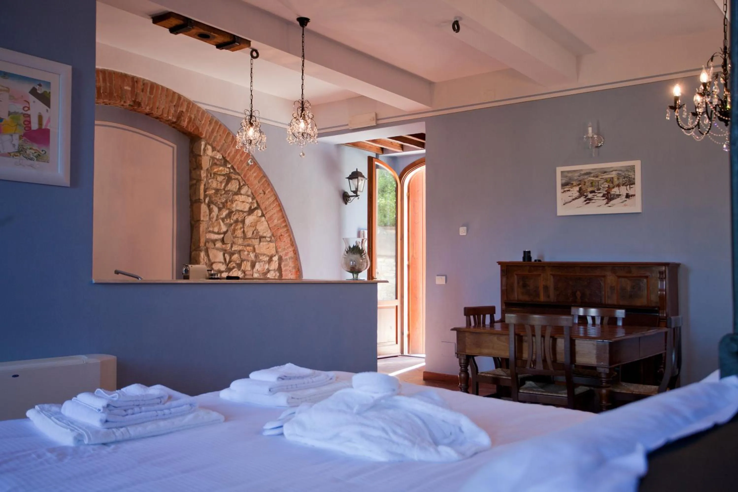 Photo of the whole room, Bed in Relais Villa Belvedere