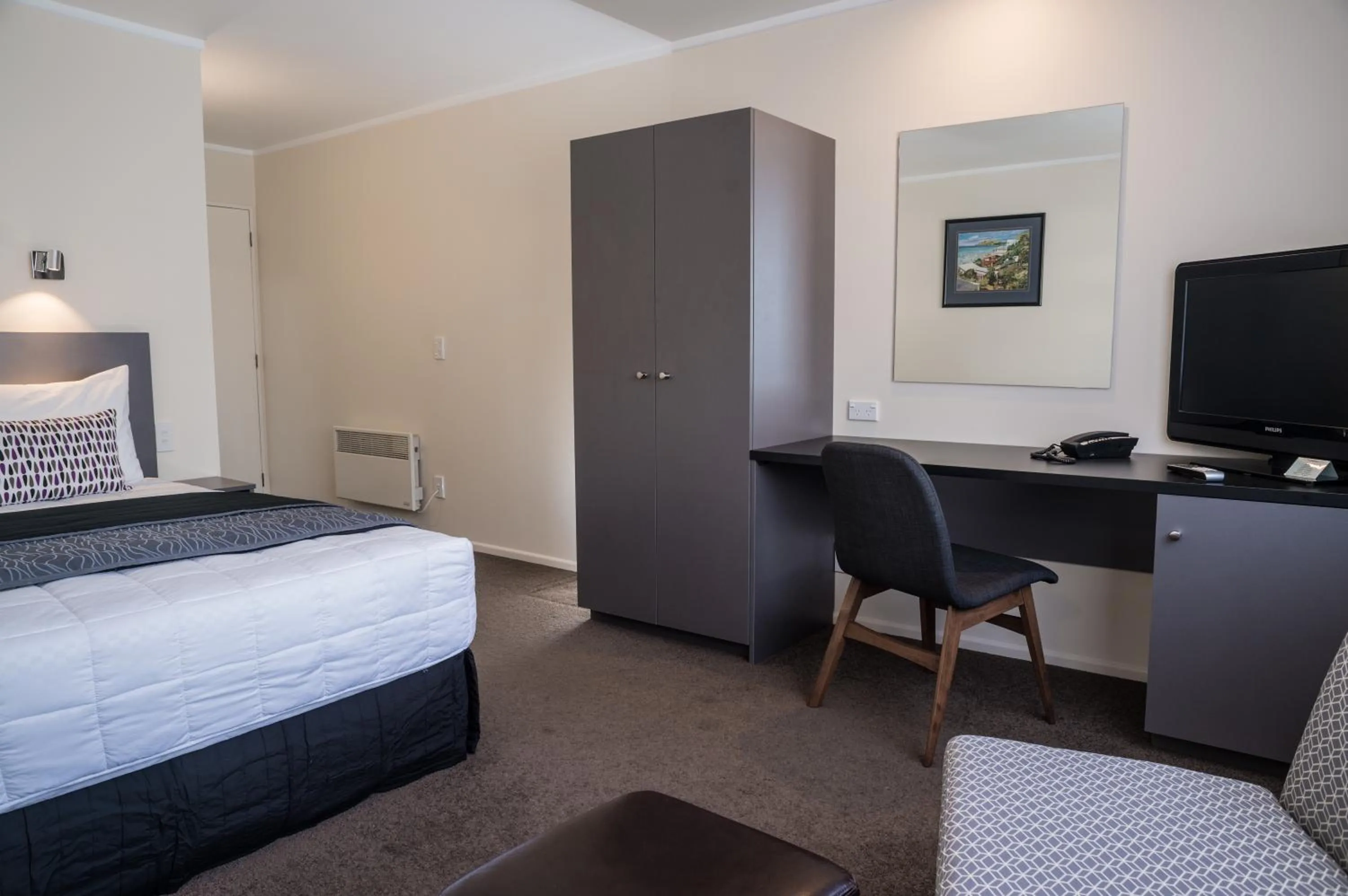 Photo of the whole room, Bed in West Plaza Hotel