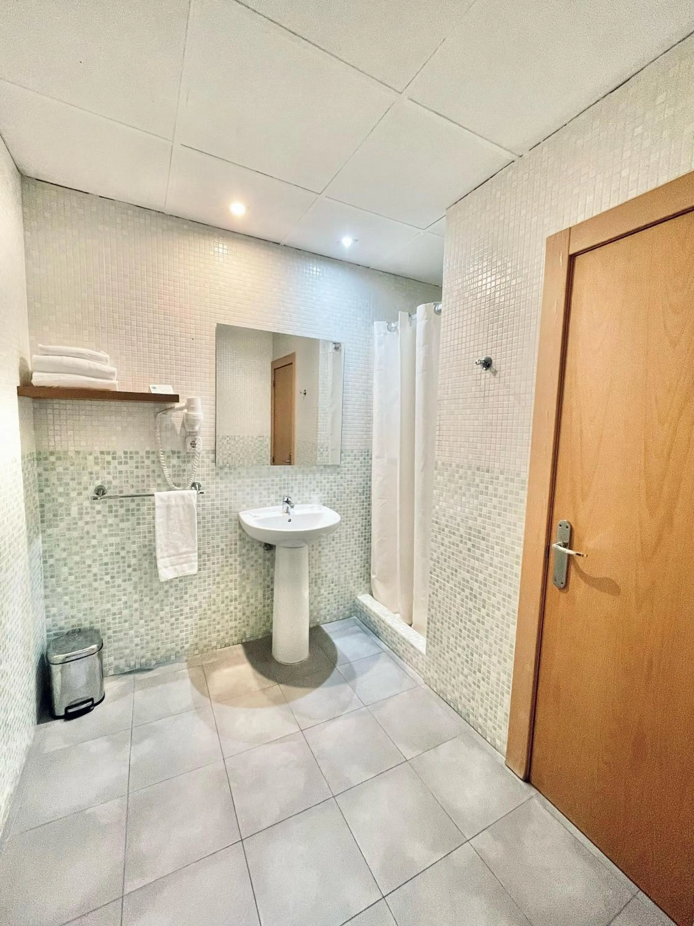 Shower in Casual Civilizaciones Valencia