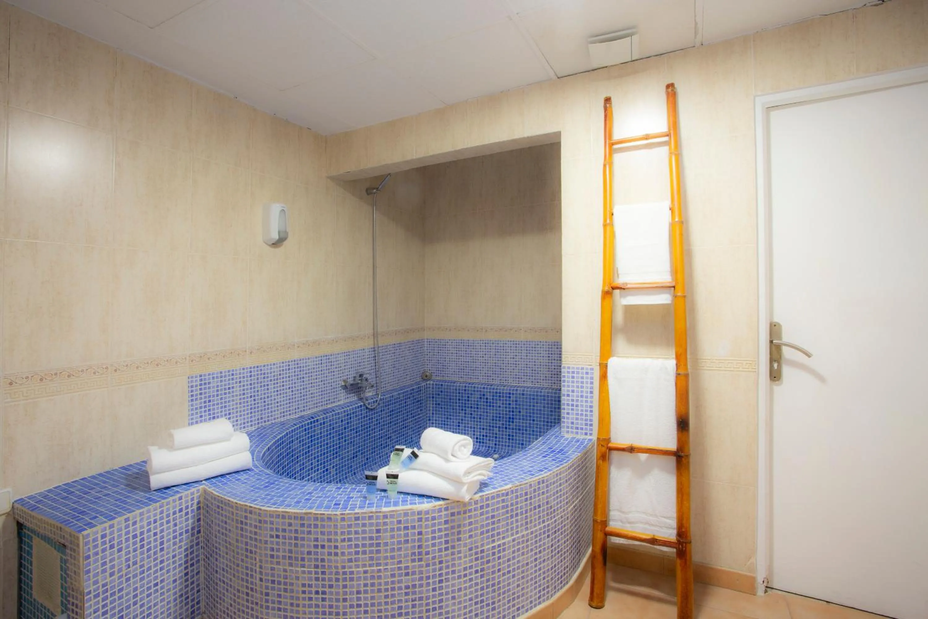 Bathroom in Casual Civilizaciones Valencia