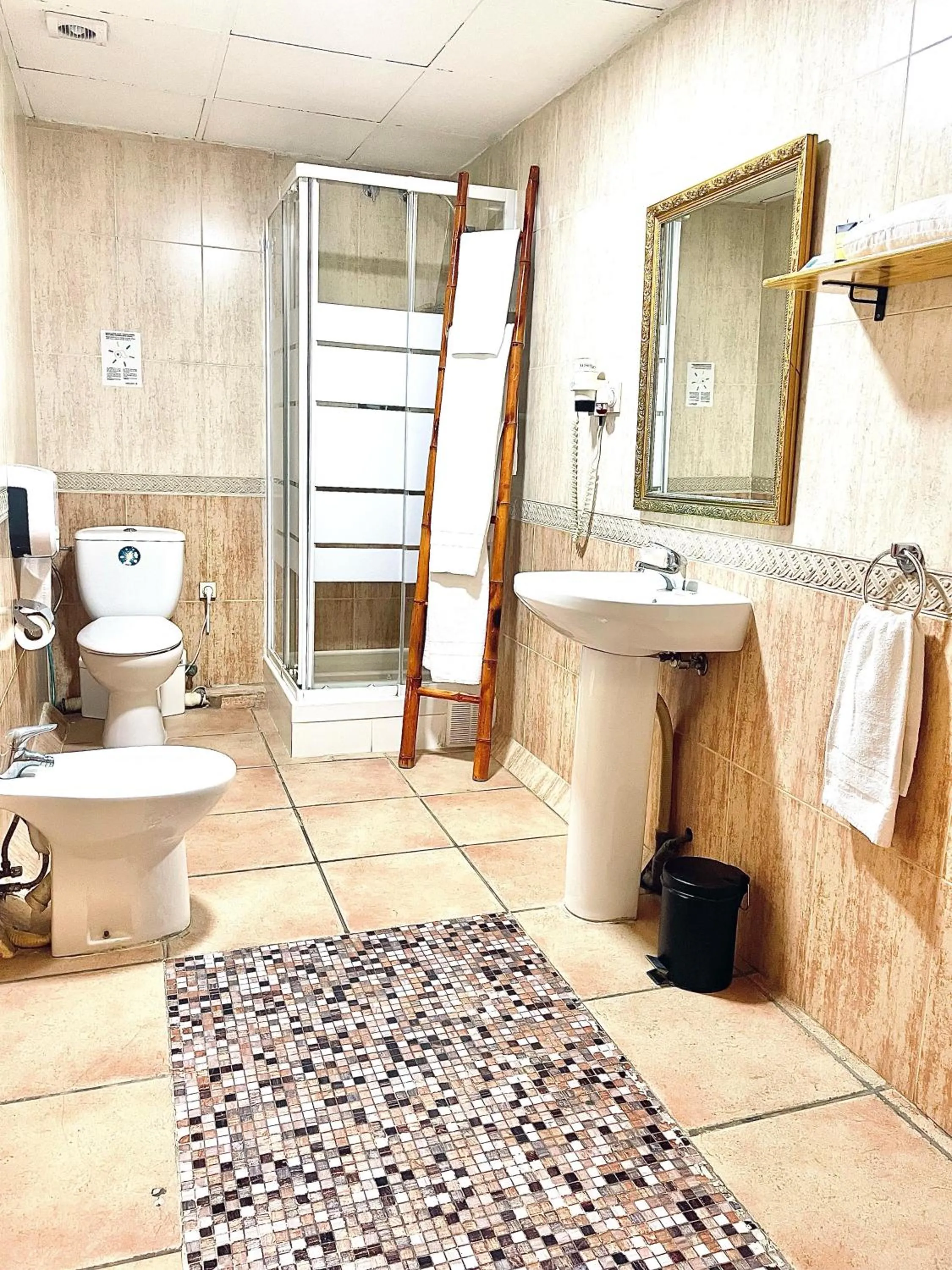 Shower in Casual Civilizaciones Valencia